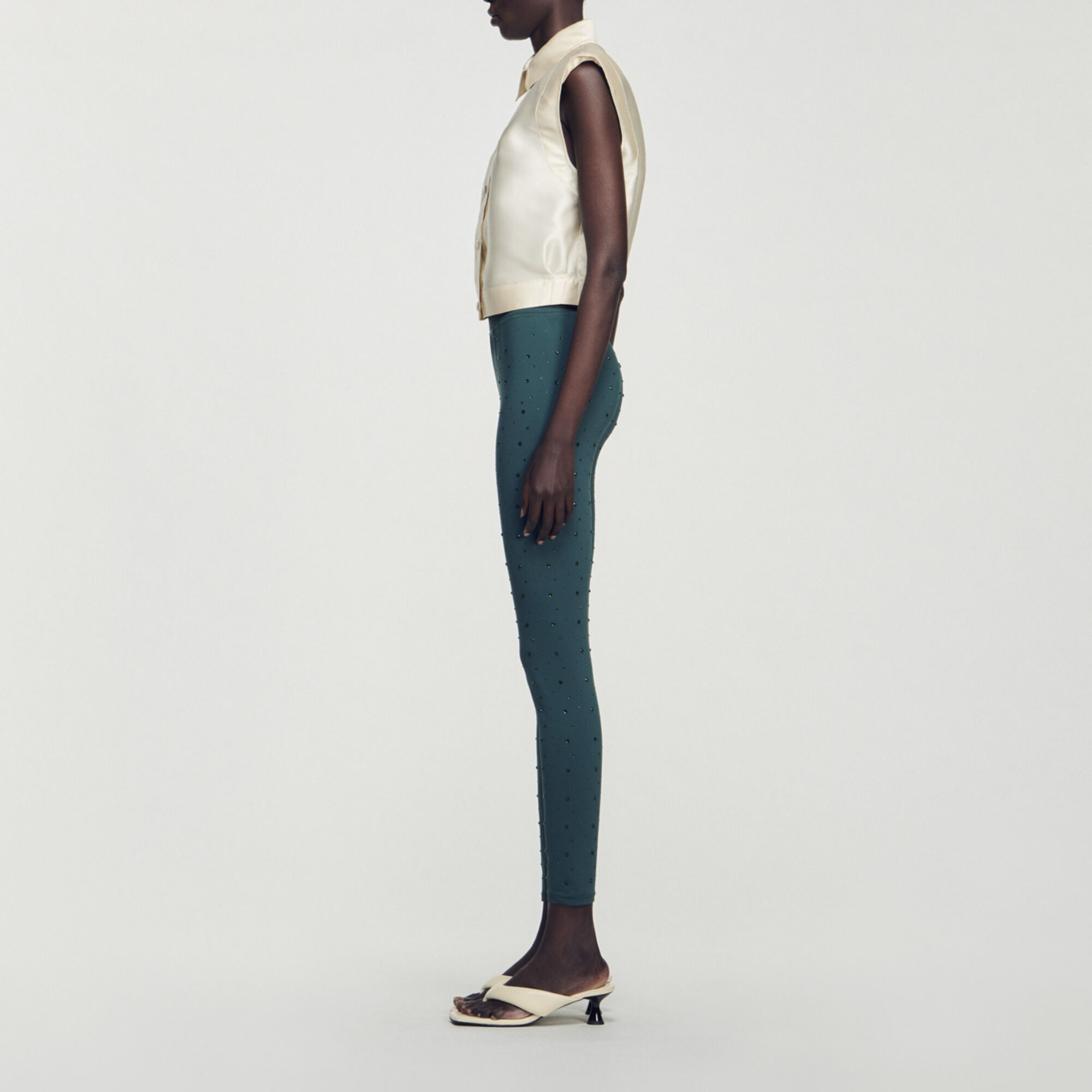 Kurze Hemdbluse aus Satin