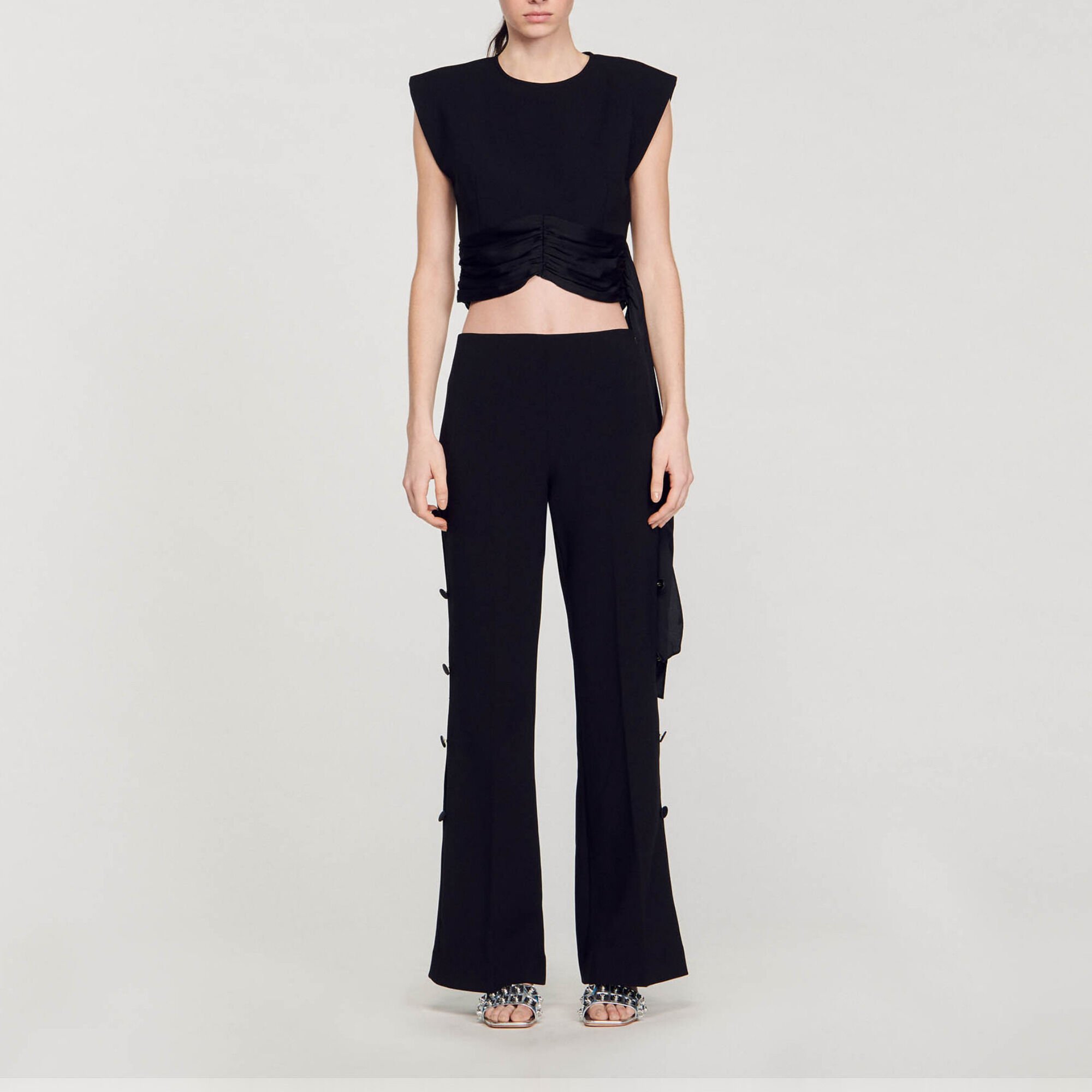 Kurzes Top mit asymmetrischen B&auml;ndern