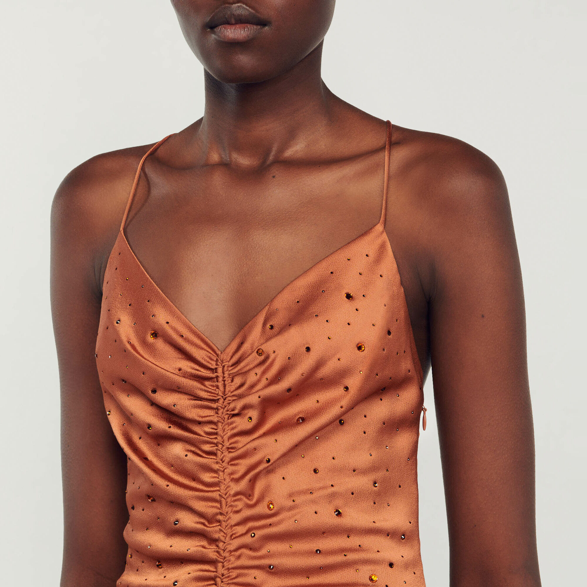 Kleid mit Strassverzierung