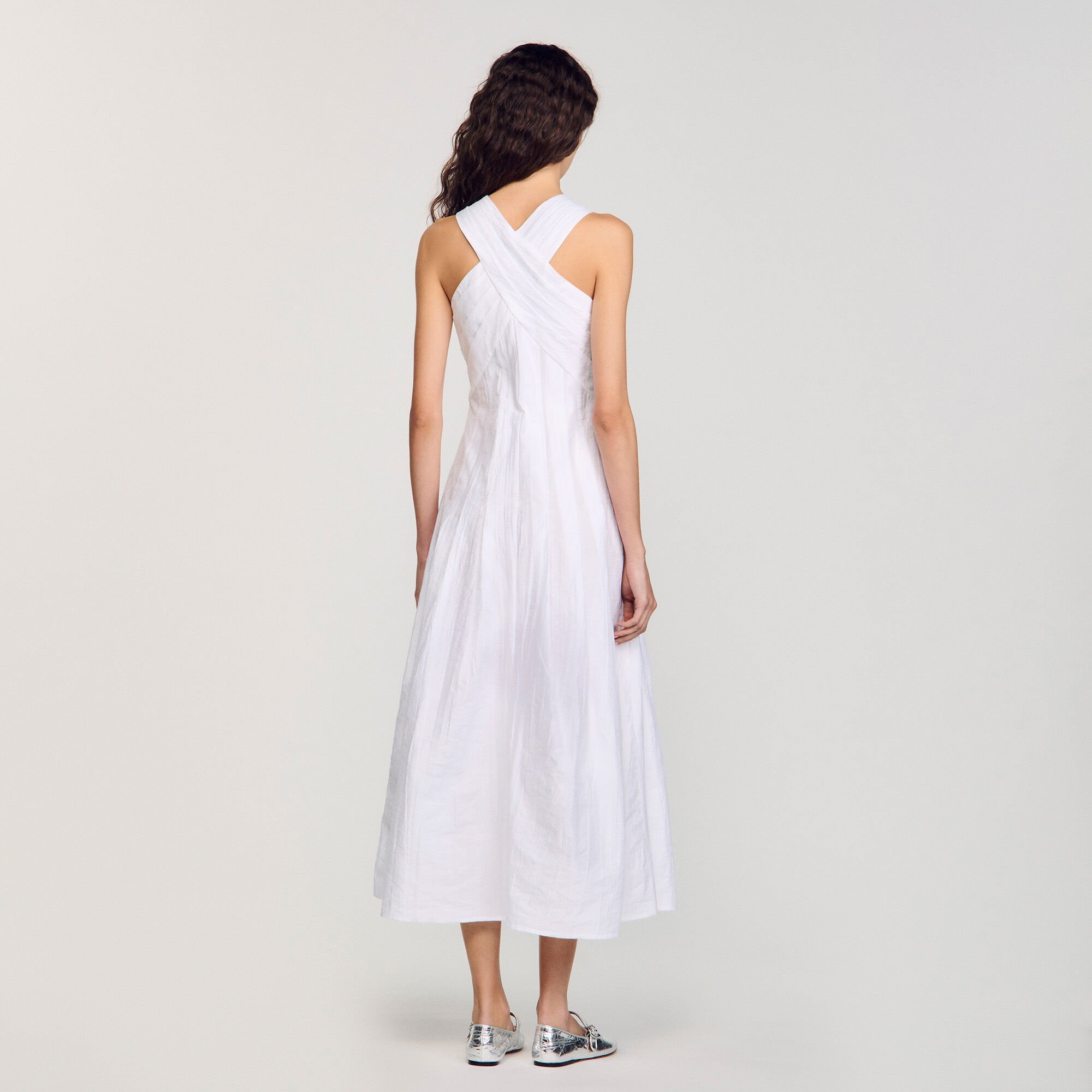 Langes und überkreuztes Kleid