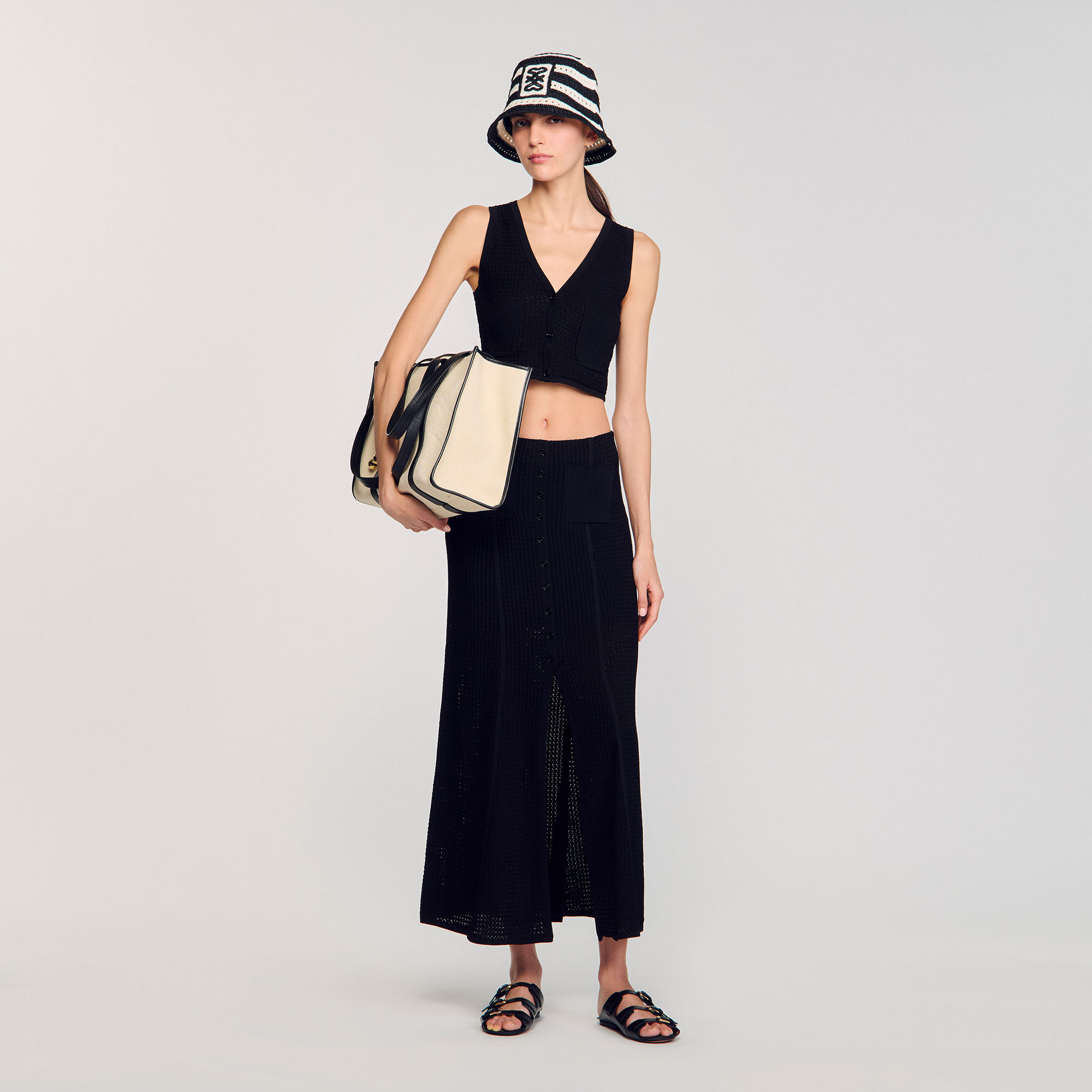 Weste mit originellem Strickmuster