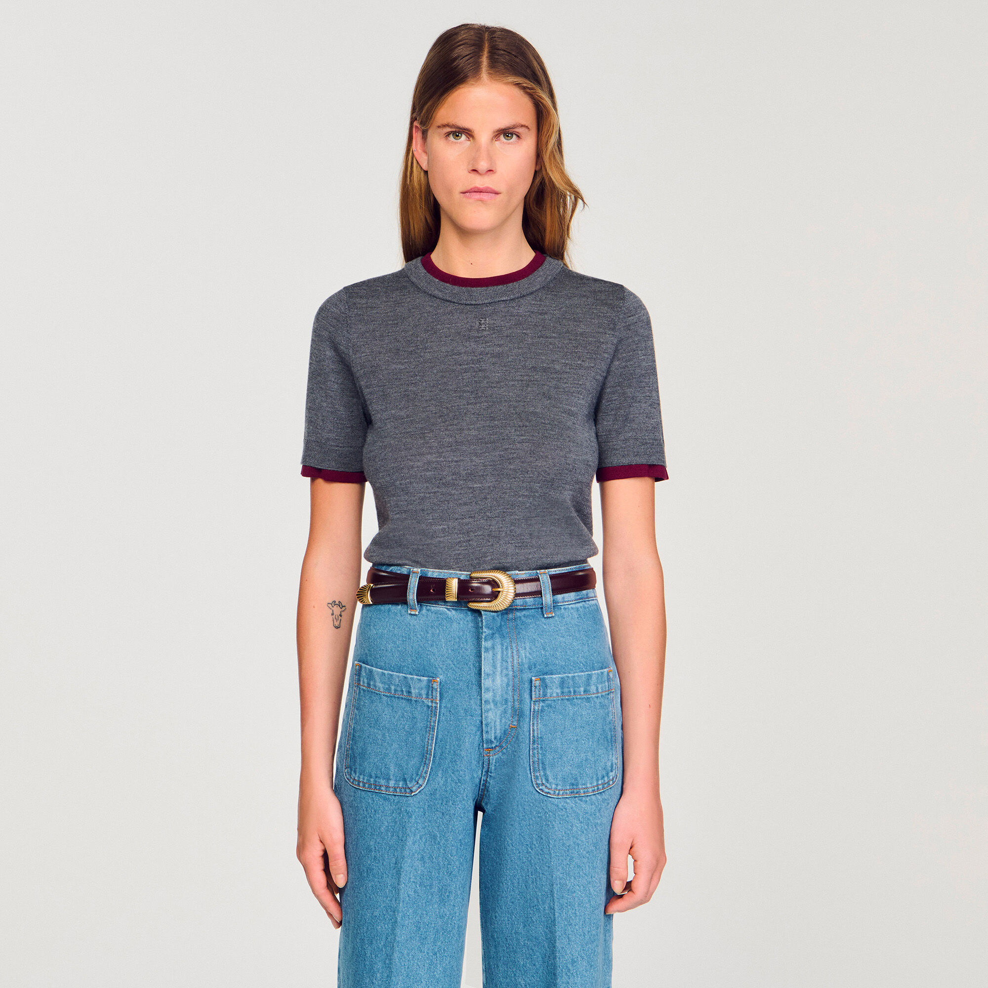 Zweifarbiger kurzer Pullover