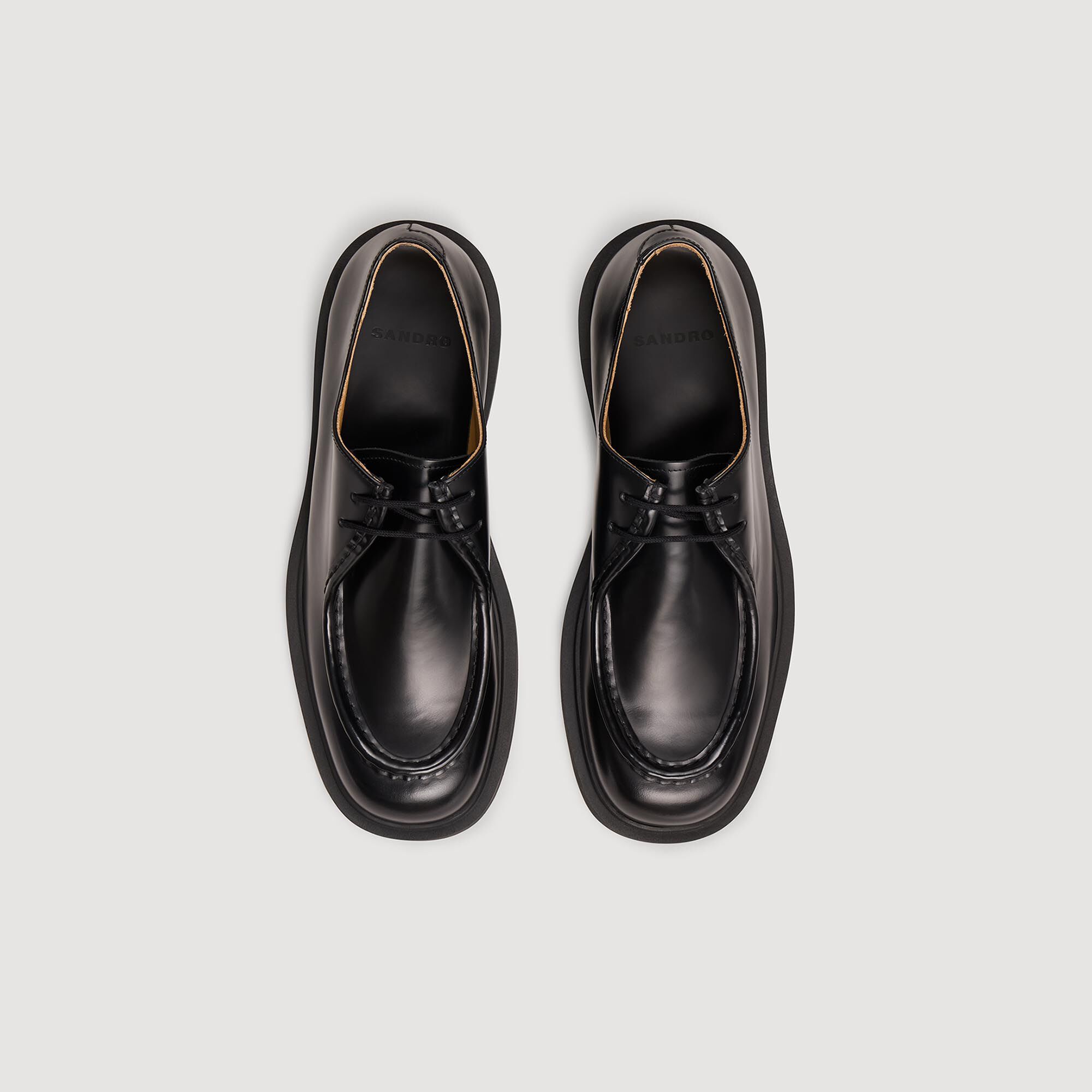Derby-Schuhe aus glasiertem Leder