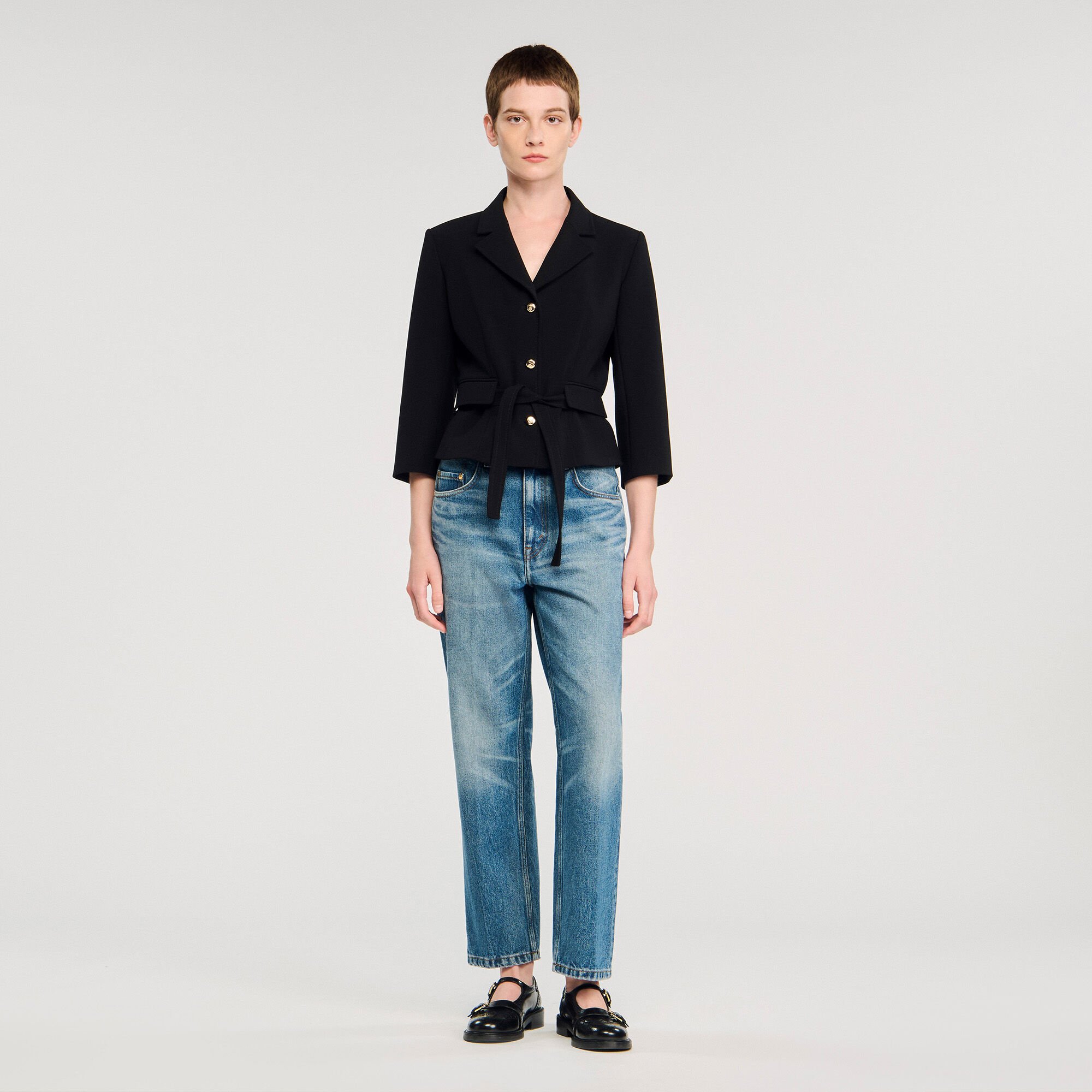 Kurzer taillierter Blazer