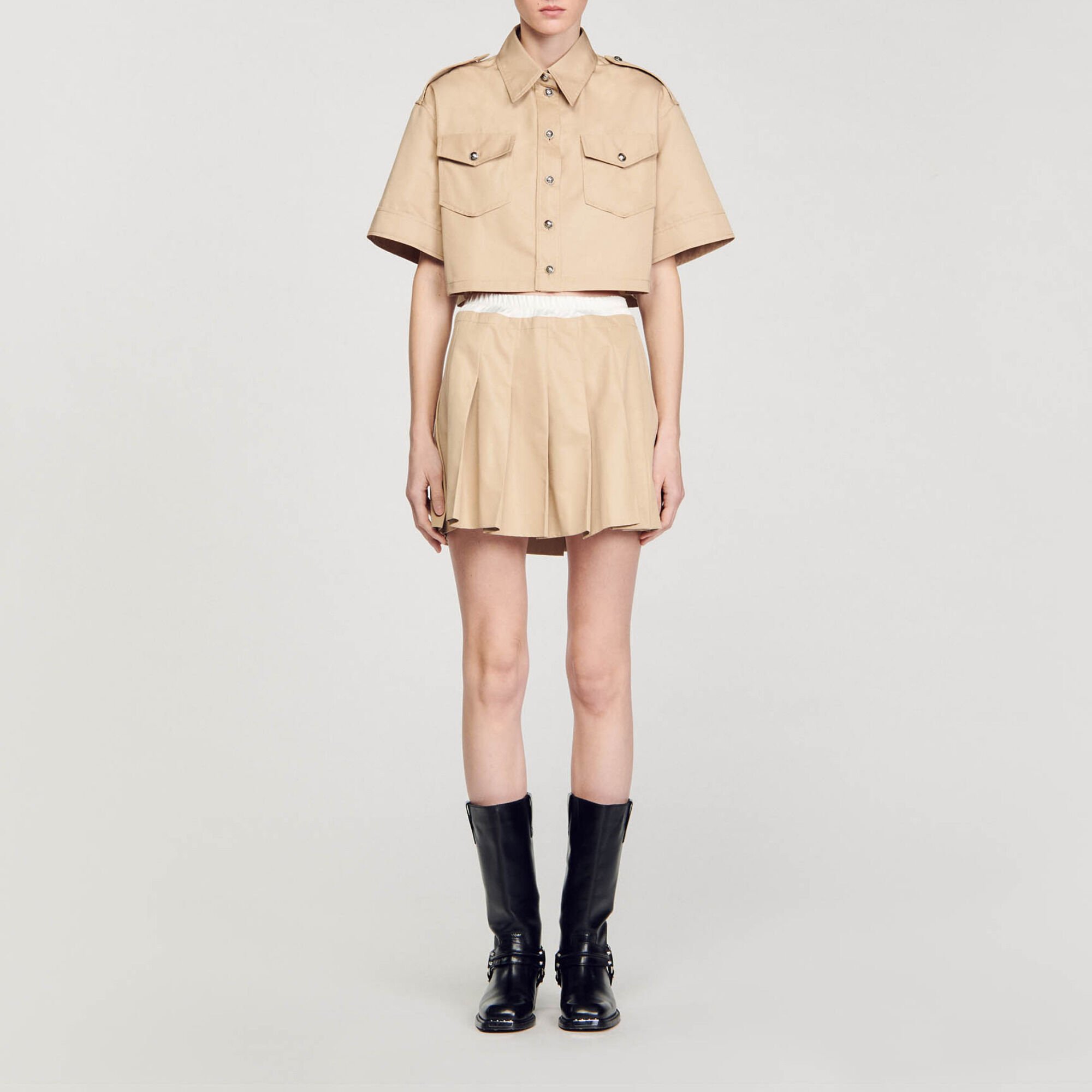 Kurze Hemdbluse im Offizier-Look