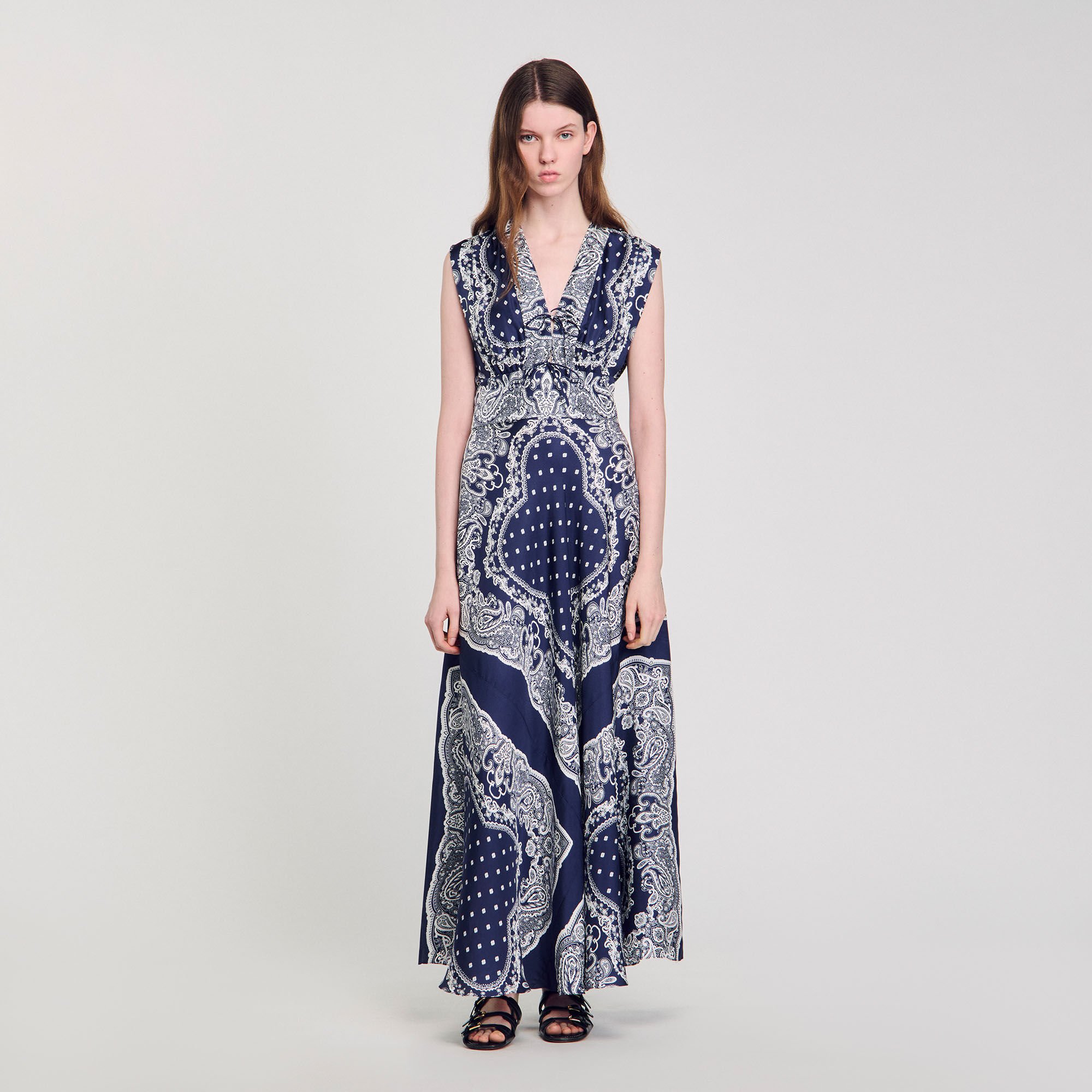 Langes Kleid mit Bandana-Print
