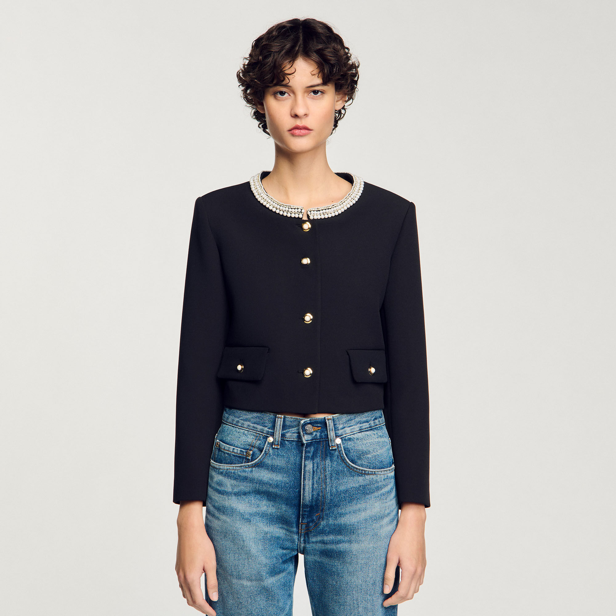 Jacke mit Perlenkragen
