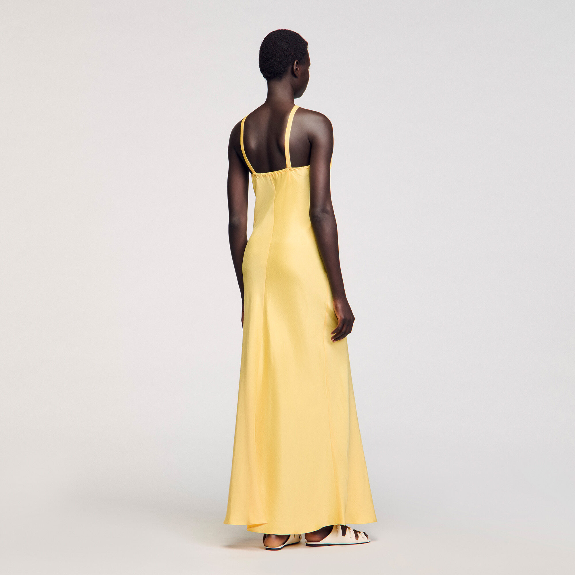 Langes Kleid mit Volant-Detail