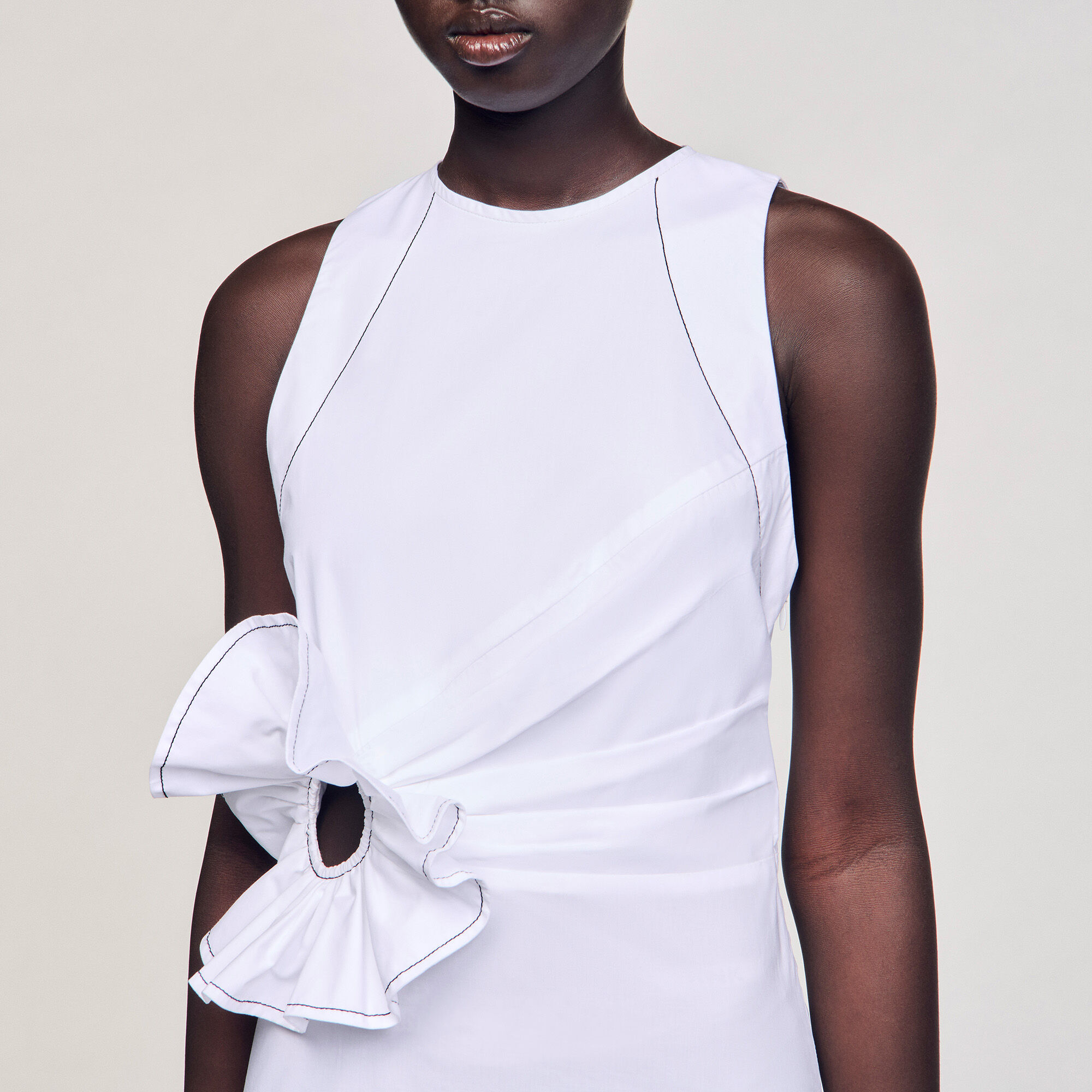 Langes Kleid mit Volant-Detail