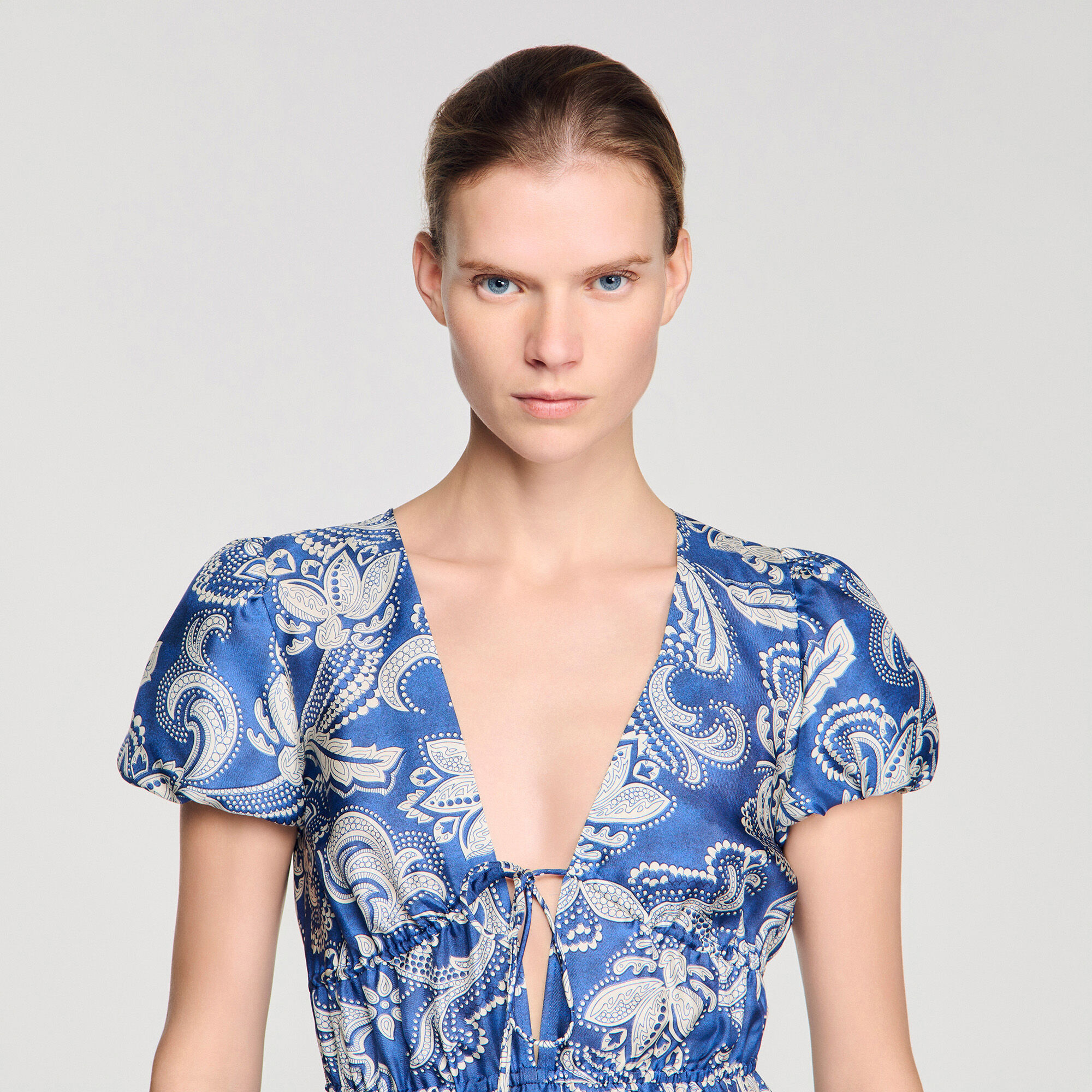 Kurzes Kleid mit Blumendruck