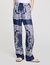 Fließende Hose mit Bandana-Print