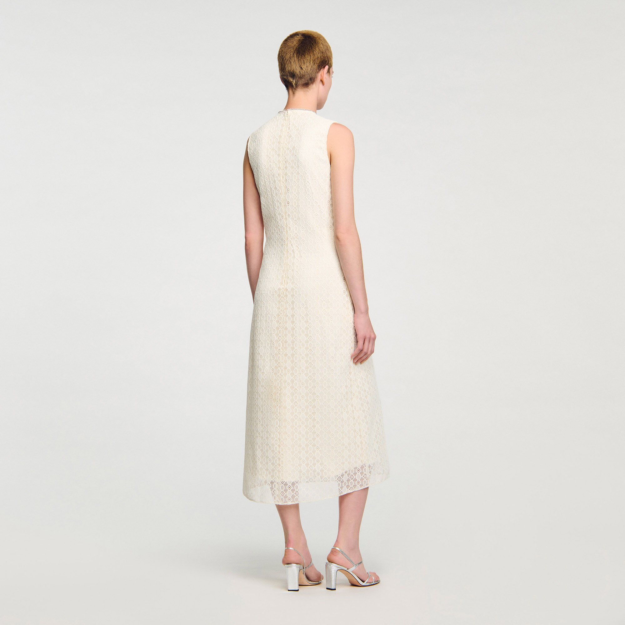 Langes Spitzenkleid