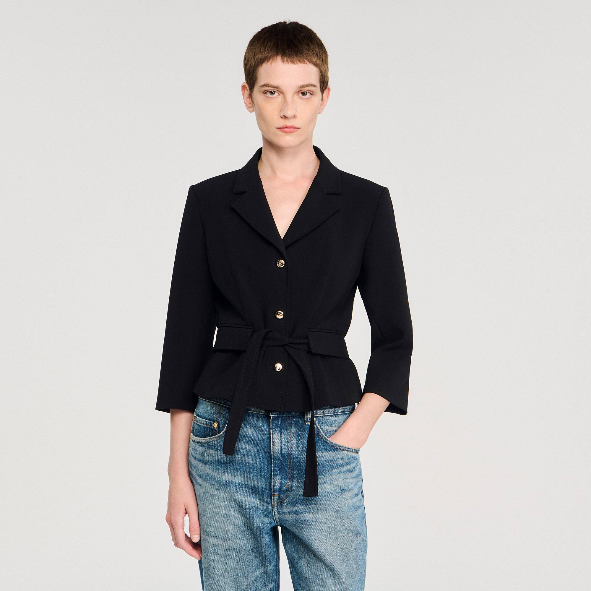 Kurzer taillierter Blazer