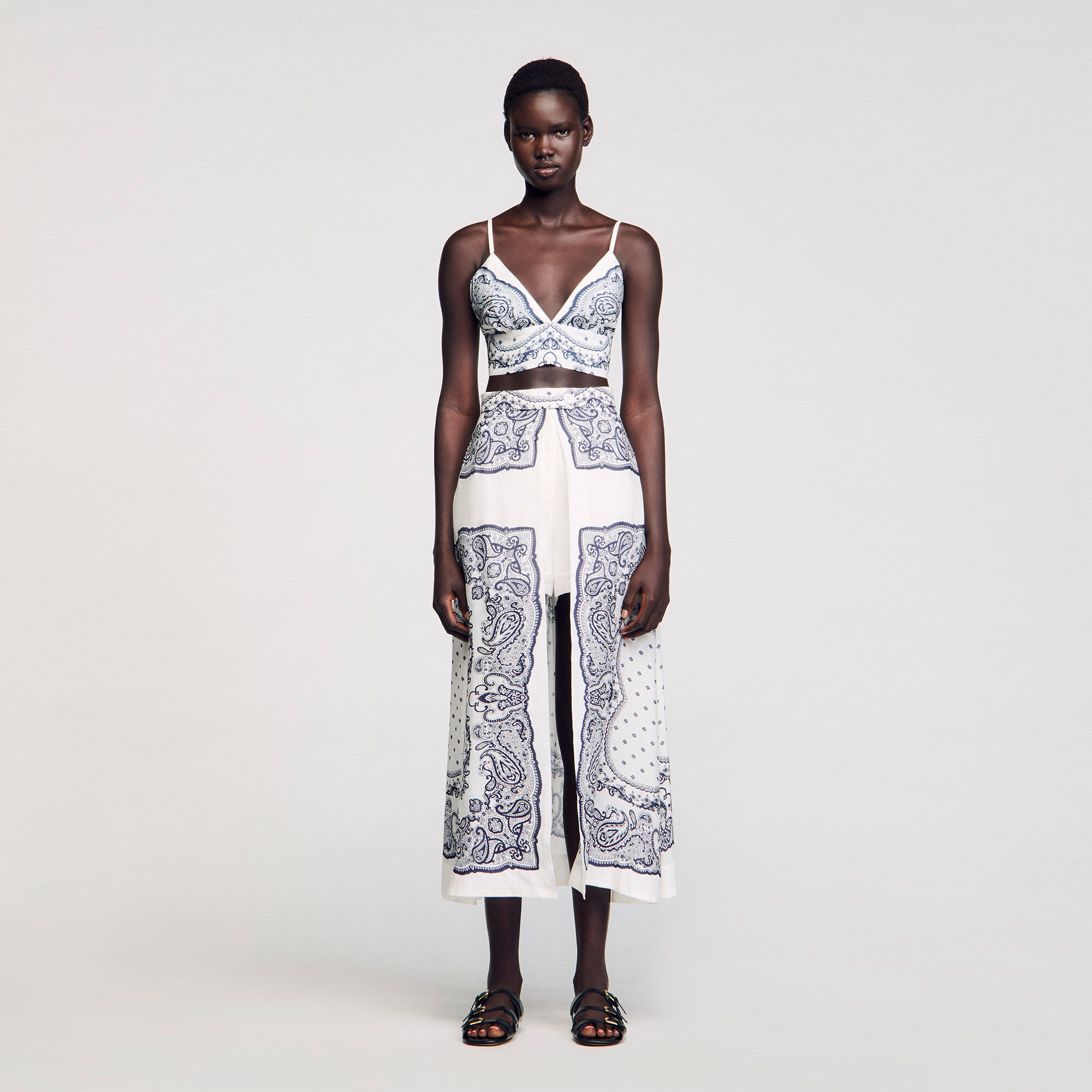 Kurzes Top mit Bandana-Print