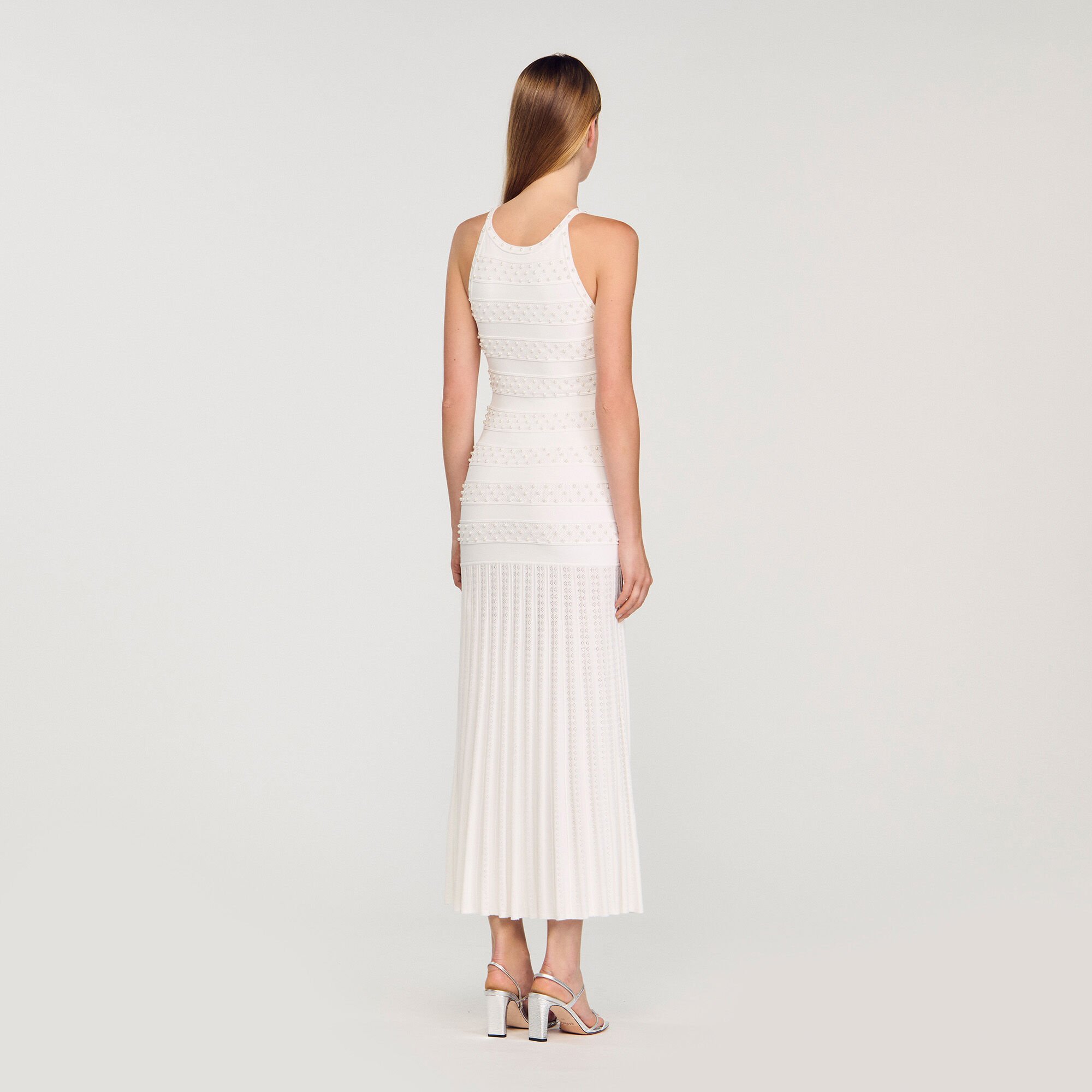 Langes Kleid mit Perlen