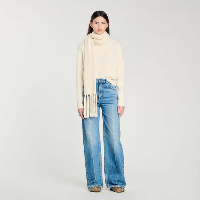 Strickpullover mit integriertem Schal