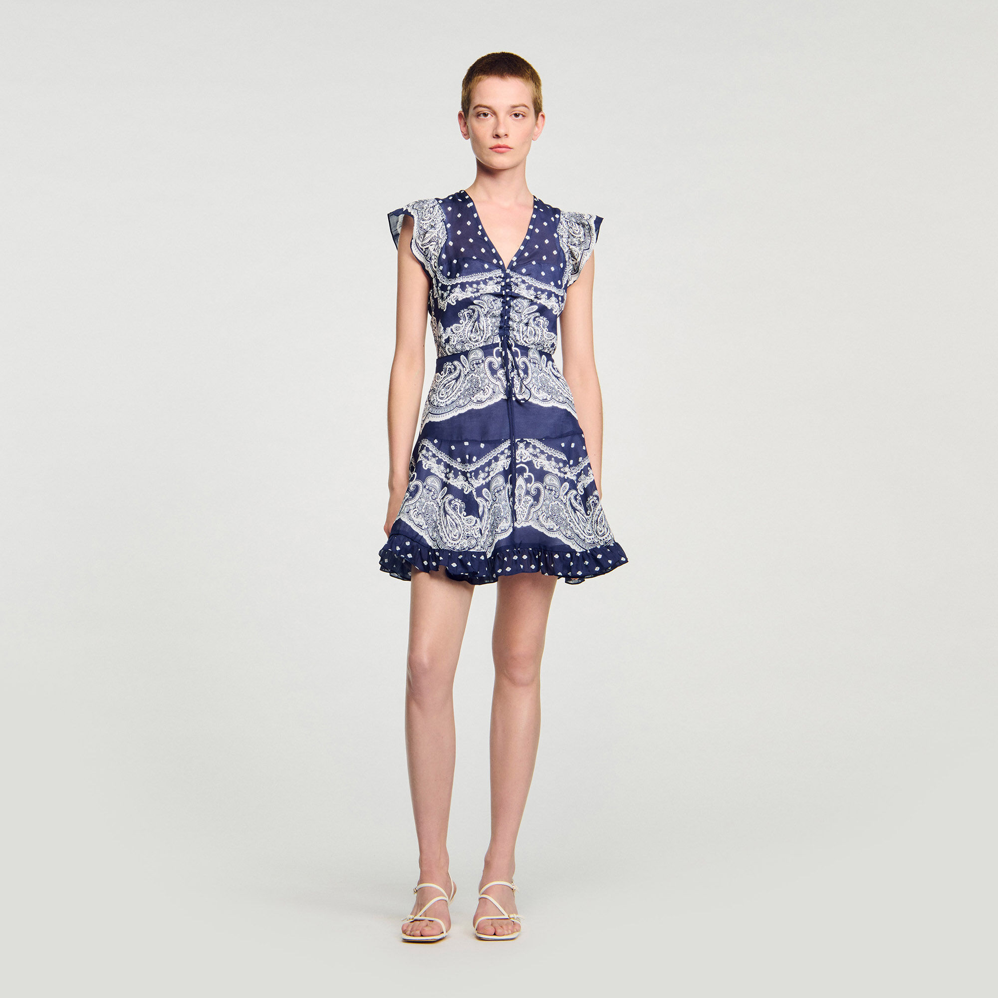 Kurzes Kleid mit Bandana-Print