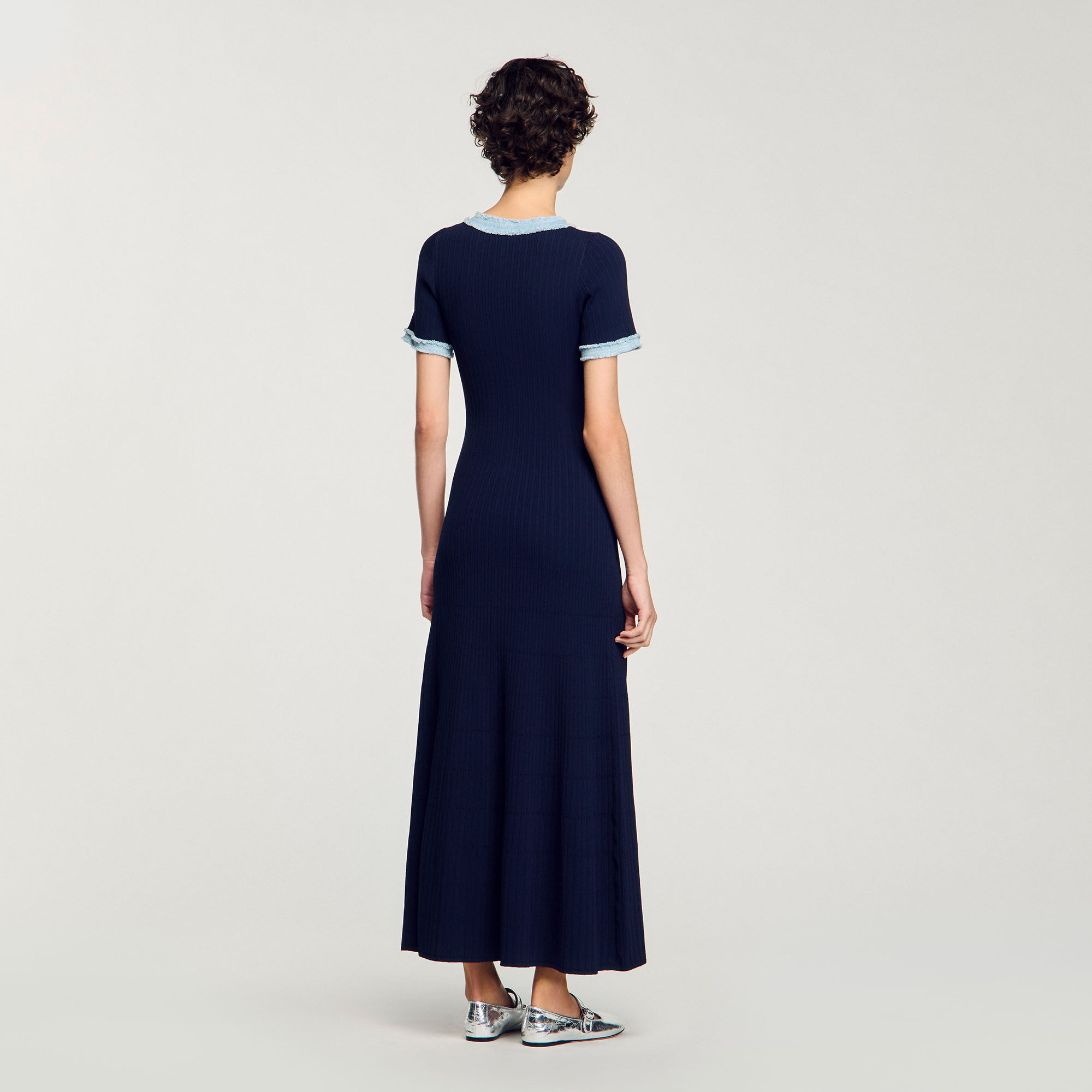 Midi-Kleid aus Strick und Denim