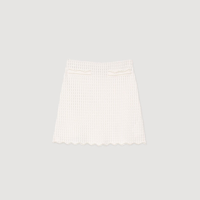 Kurzer Strickrock mit Perlenbesatz