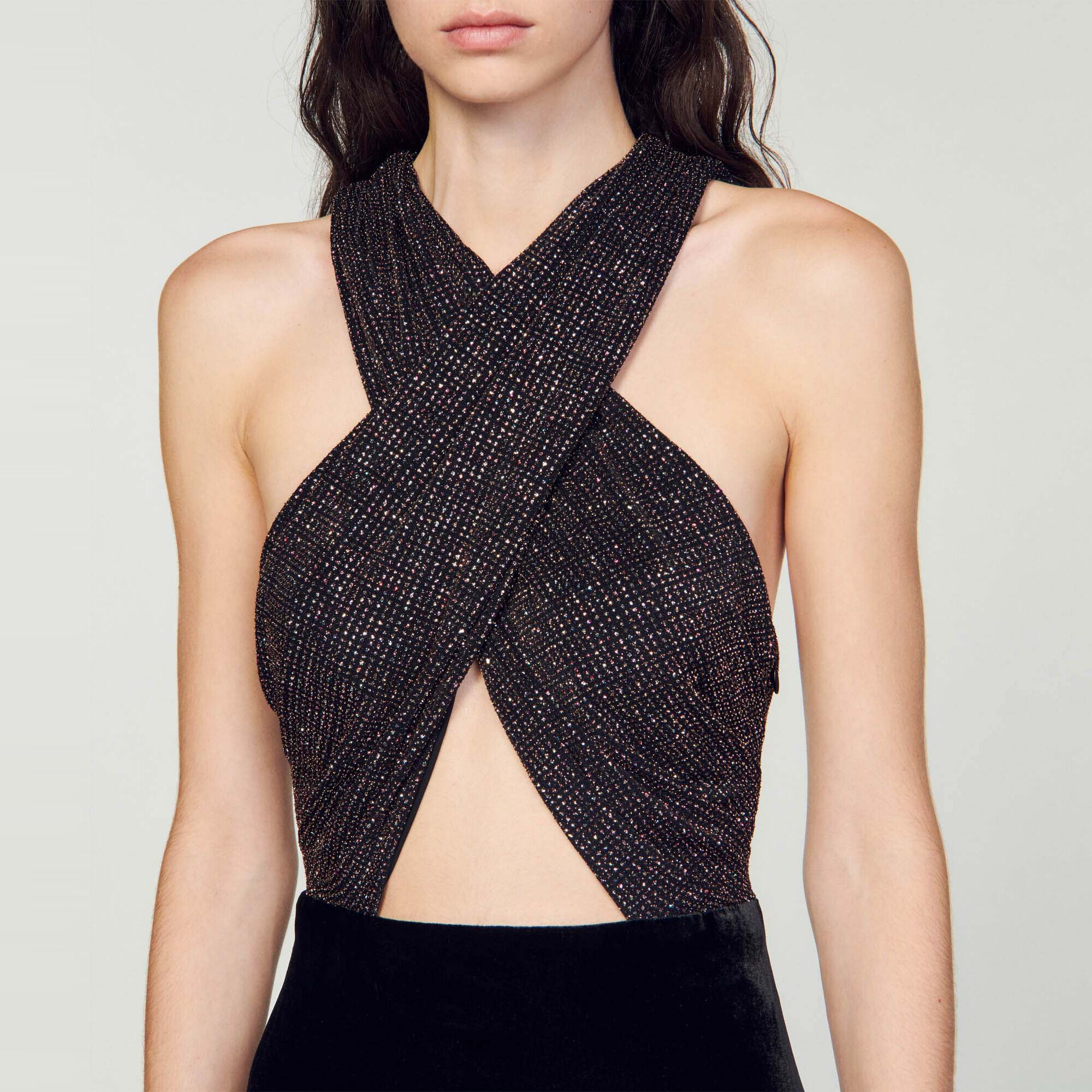 Kurzes Kleid im Materialmix