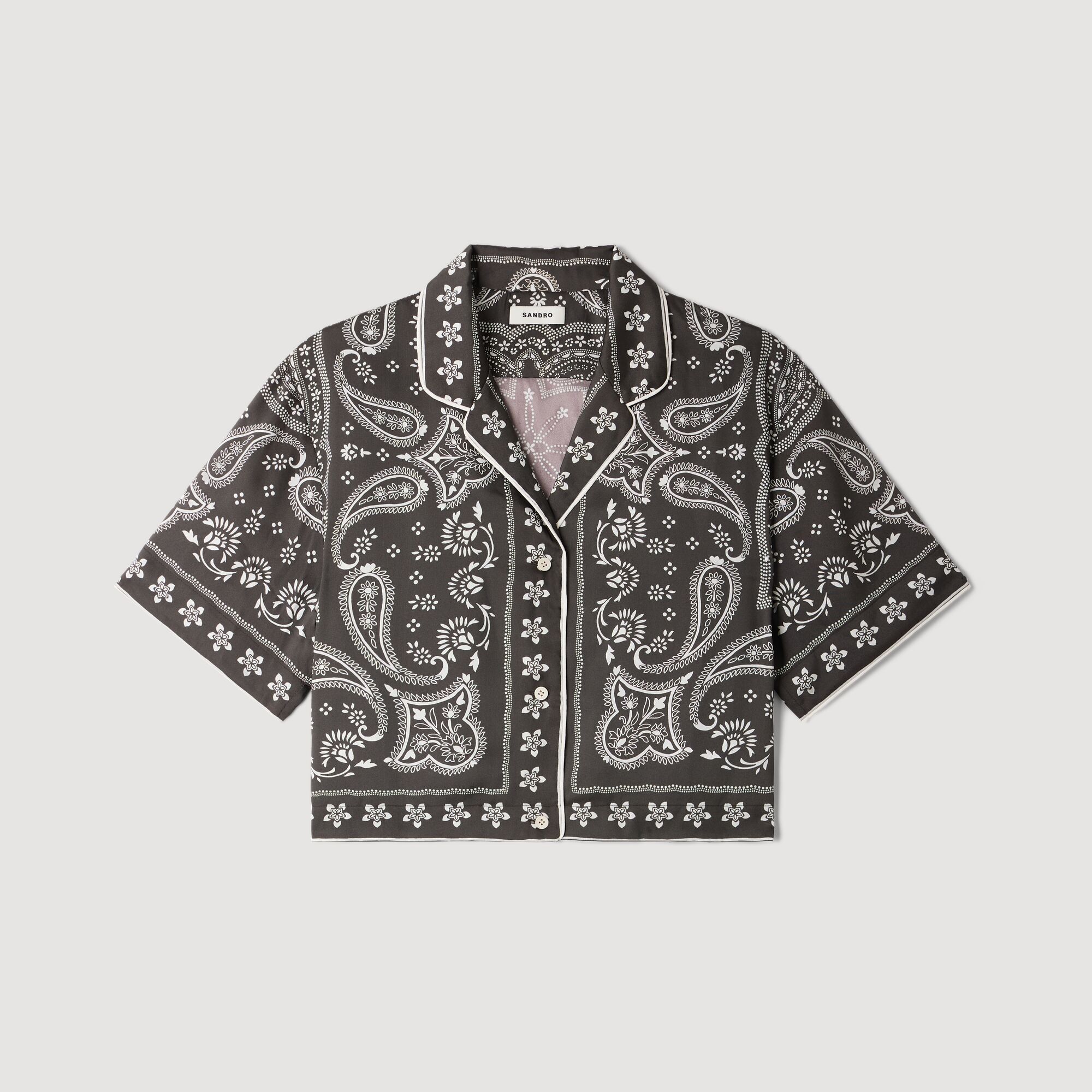 Kurzes Hemd mit Bandana-Druckmuster