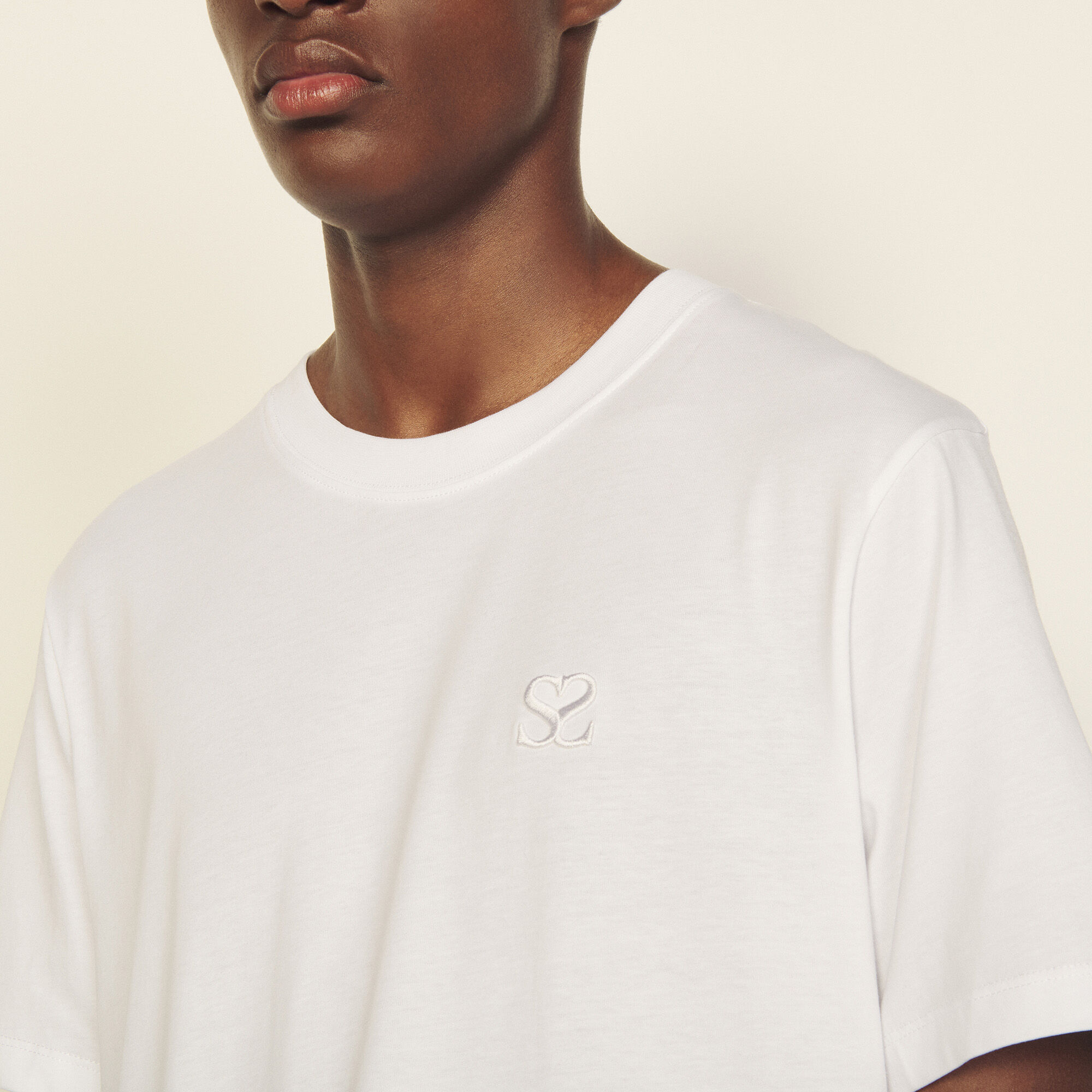 T-Shirt mit Stickerei