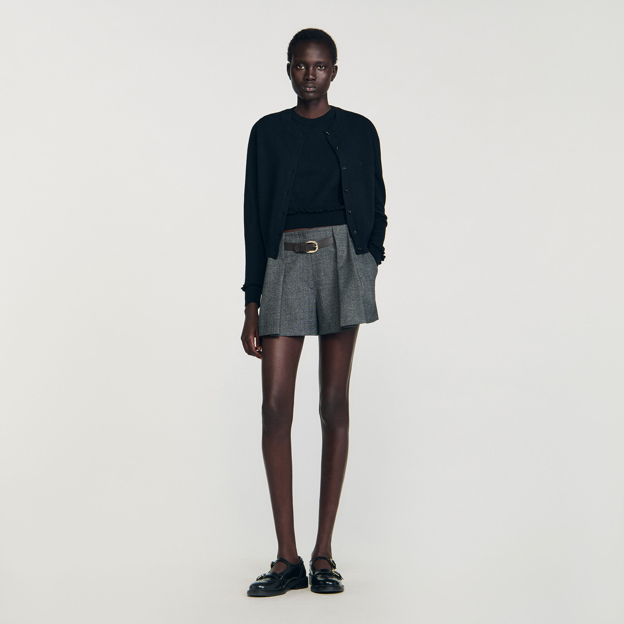 Plissierte Shorts mit Gürtel