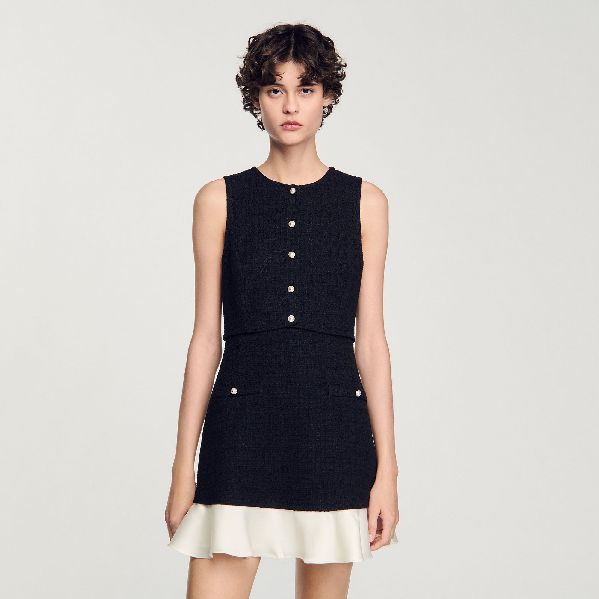 Kurzes Kleid aus zweifarbigem Tweed