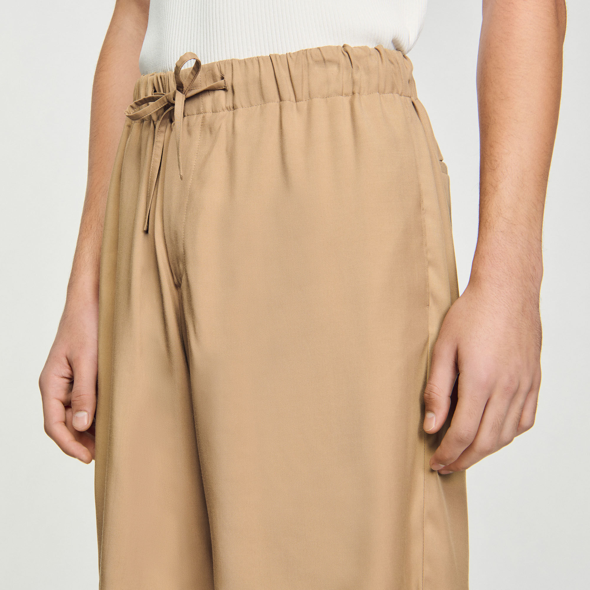 Fließende Bermudashorts