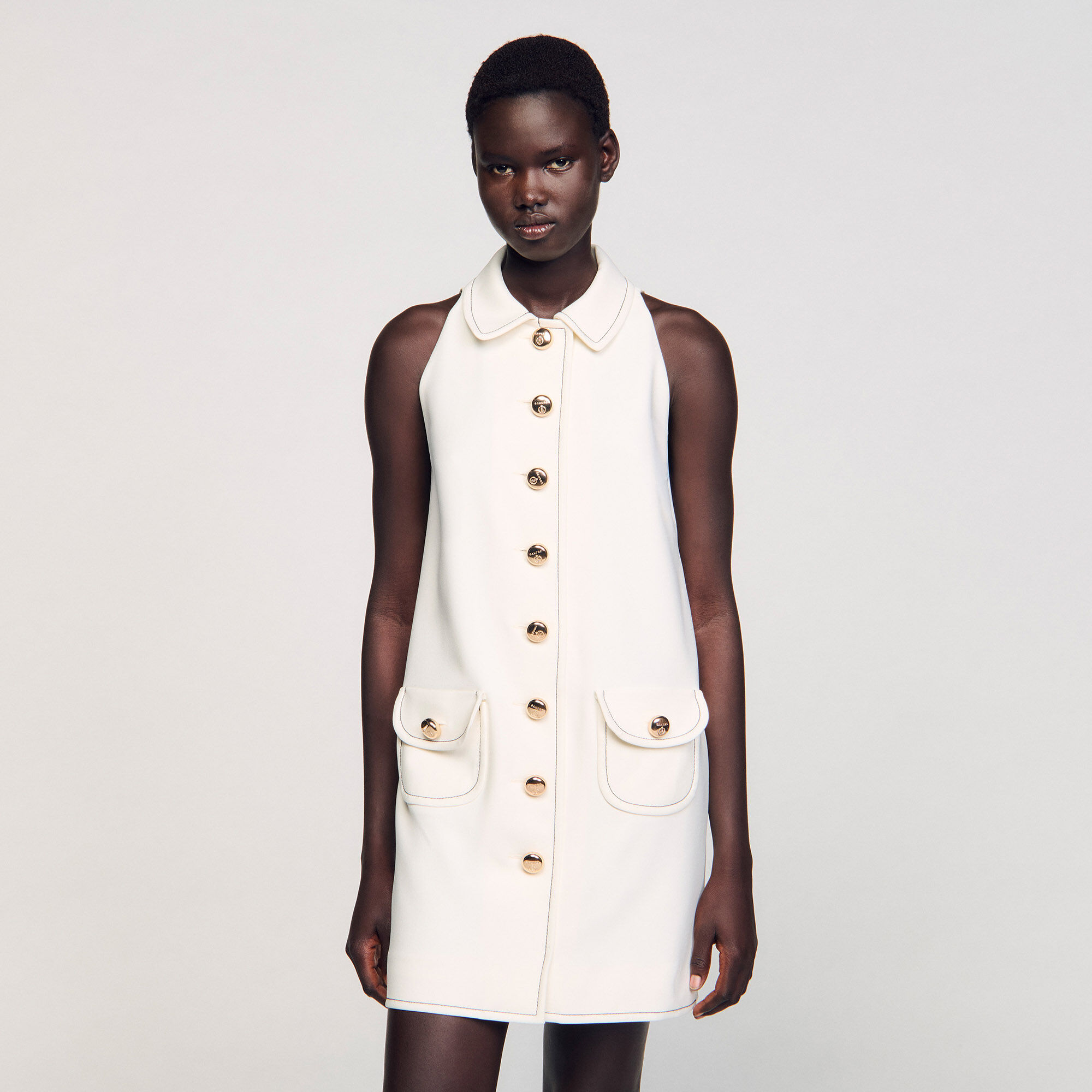 Kurzes Kleid mit Bubikragen