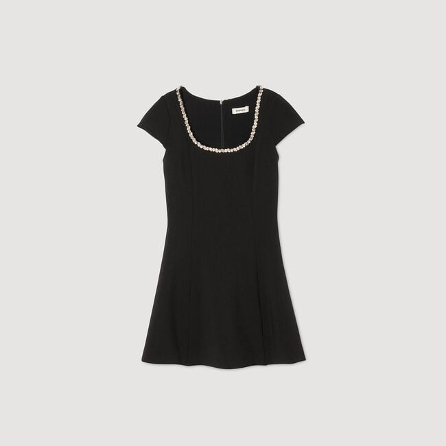 Kurzes Kleid mit Strasskragen