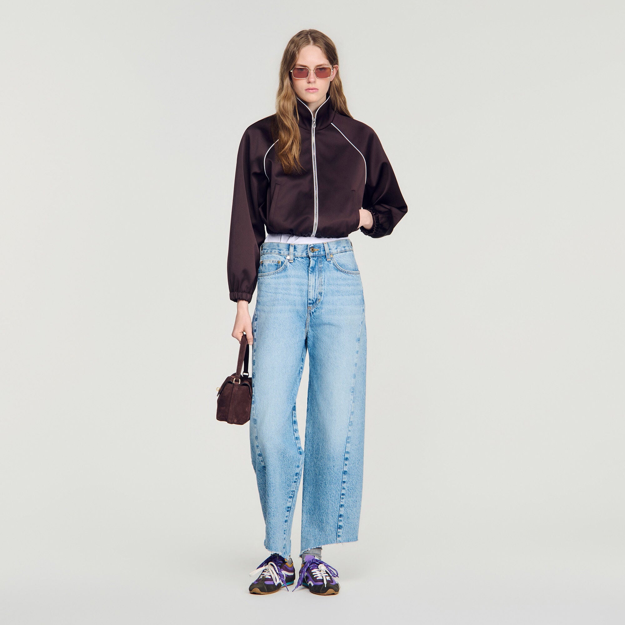 Kurzer bestickter Satinblouson