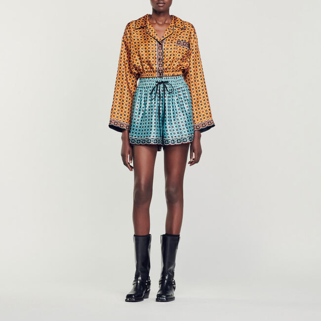 Kurze Hemdbluse mit Print