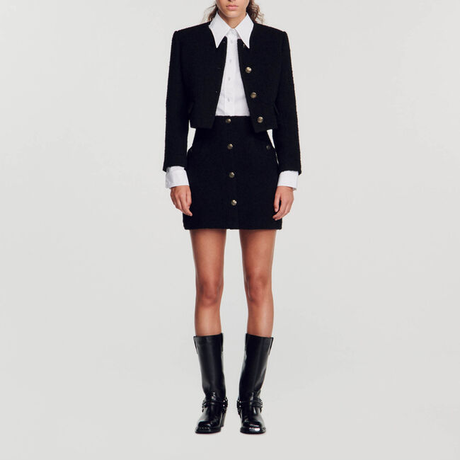 Kurzer Rock mit Knöpfen