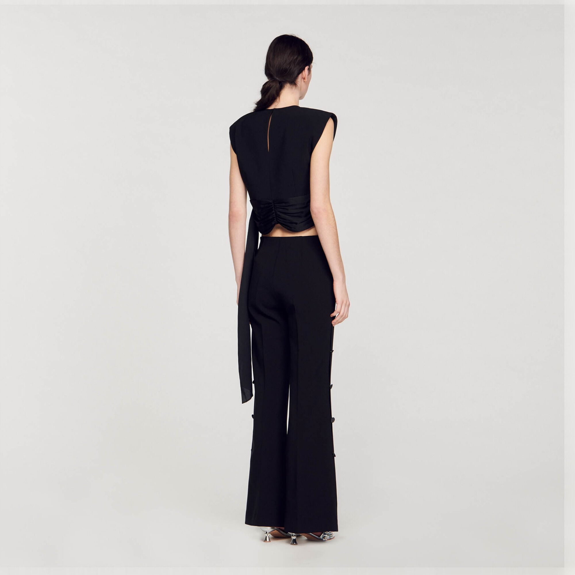 Ausgestellte Hose mit Seitenschlitzen