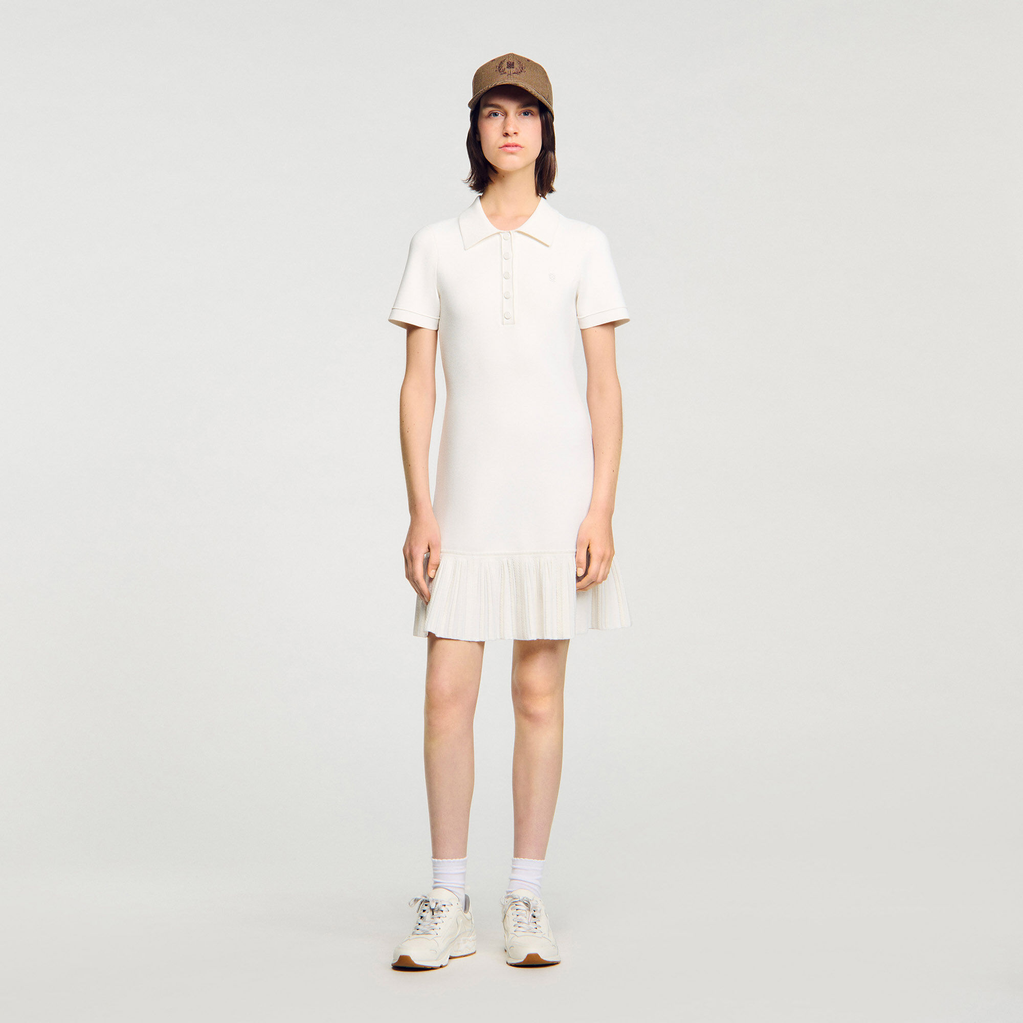 Kurzes Strickkleid mit Polokragen