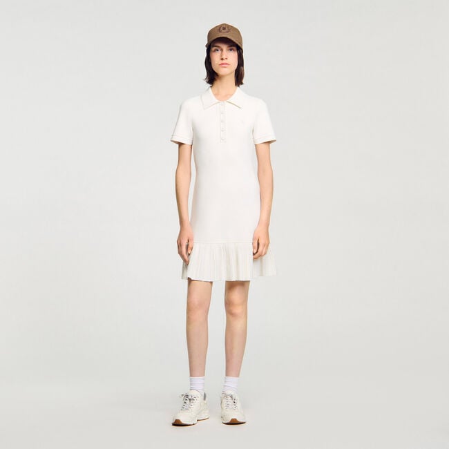 Kurzes Strickkleid mit Polokragen