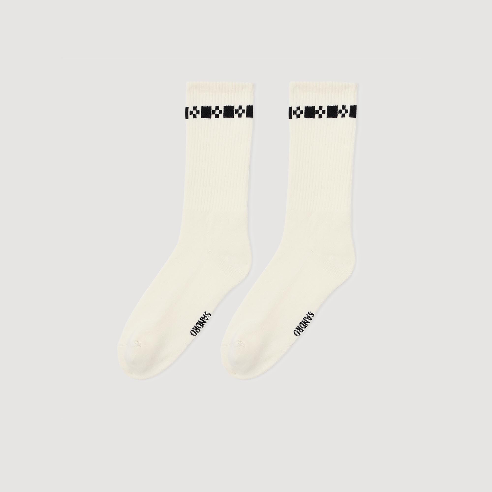 Socken mit Stickerei