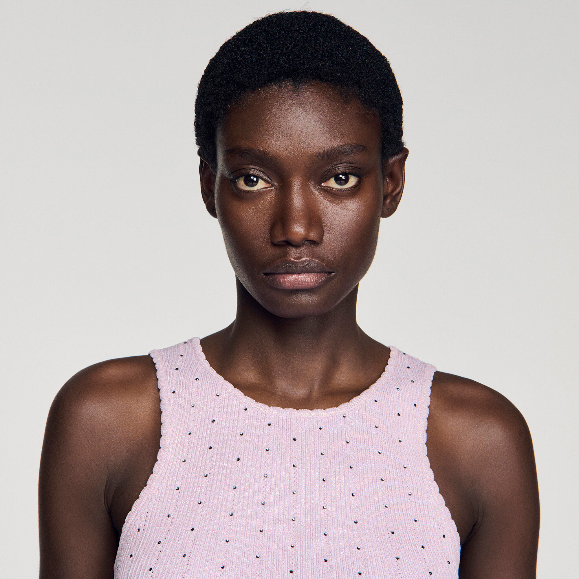 Kurzer Strickpullover mit Strass