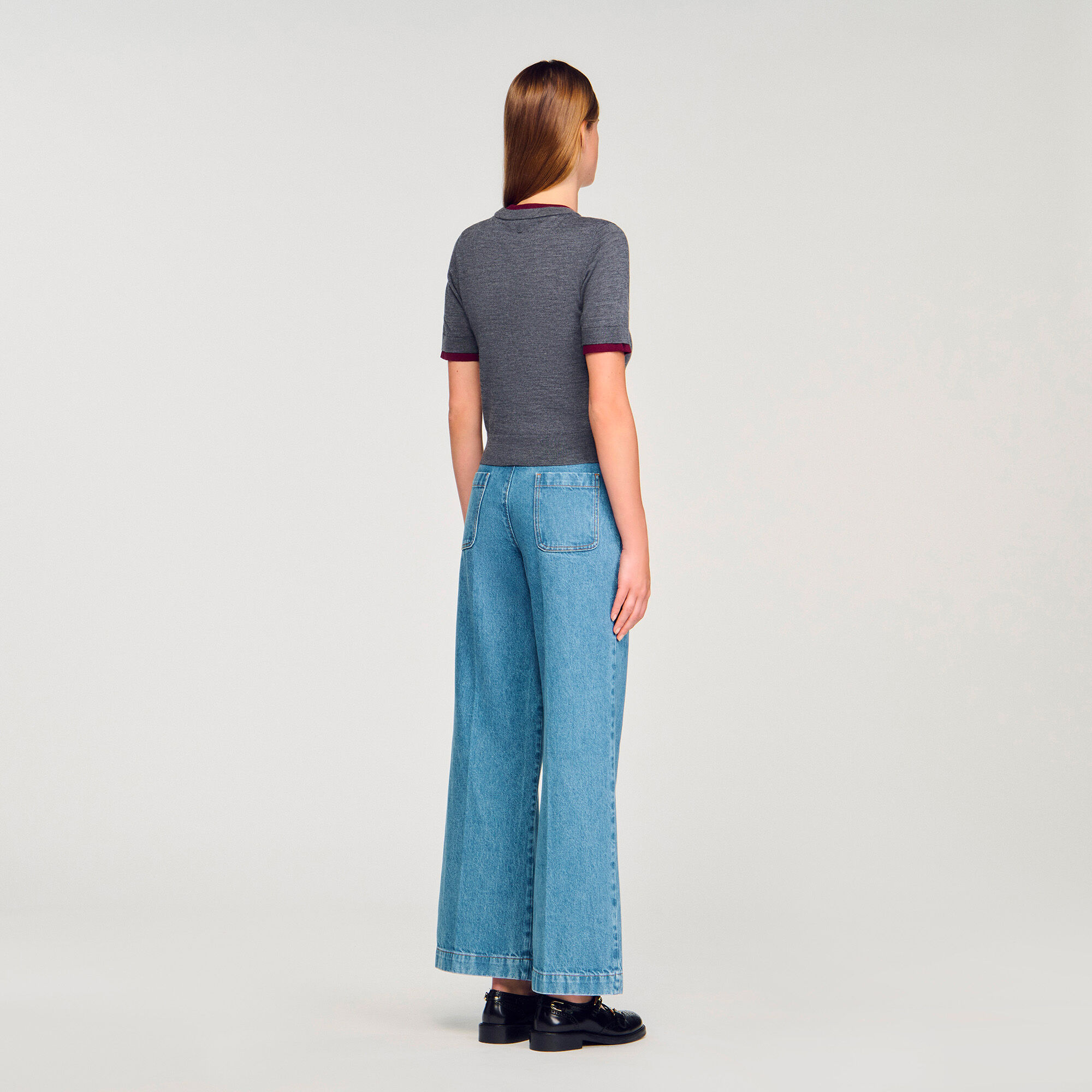 Zweifarbiger kurzer Pullover