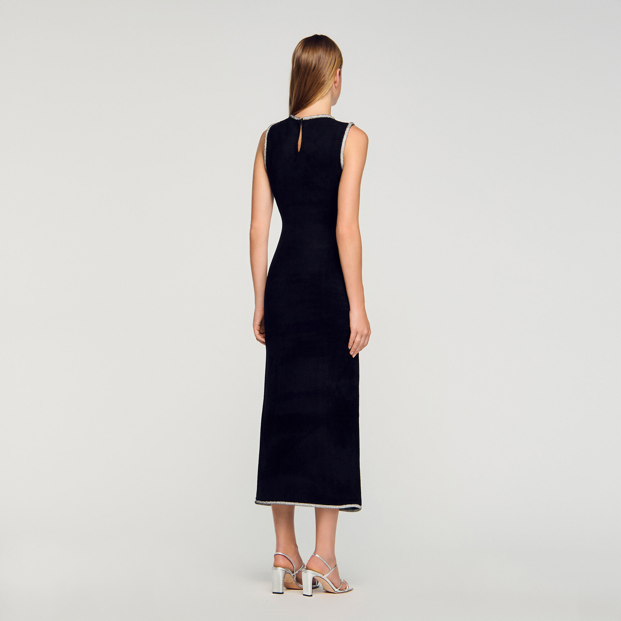 Langes Kleid mit Strass und Schlitz