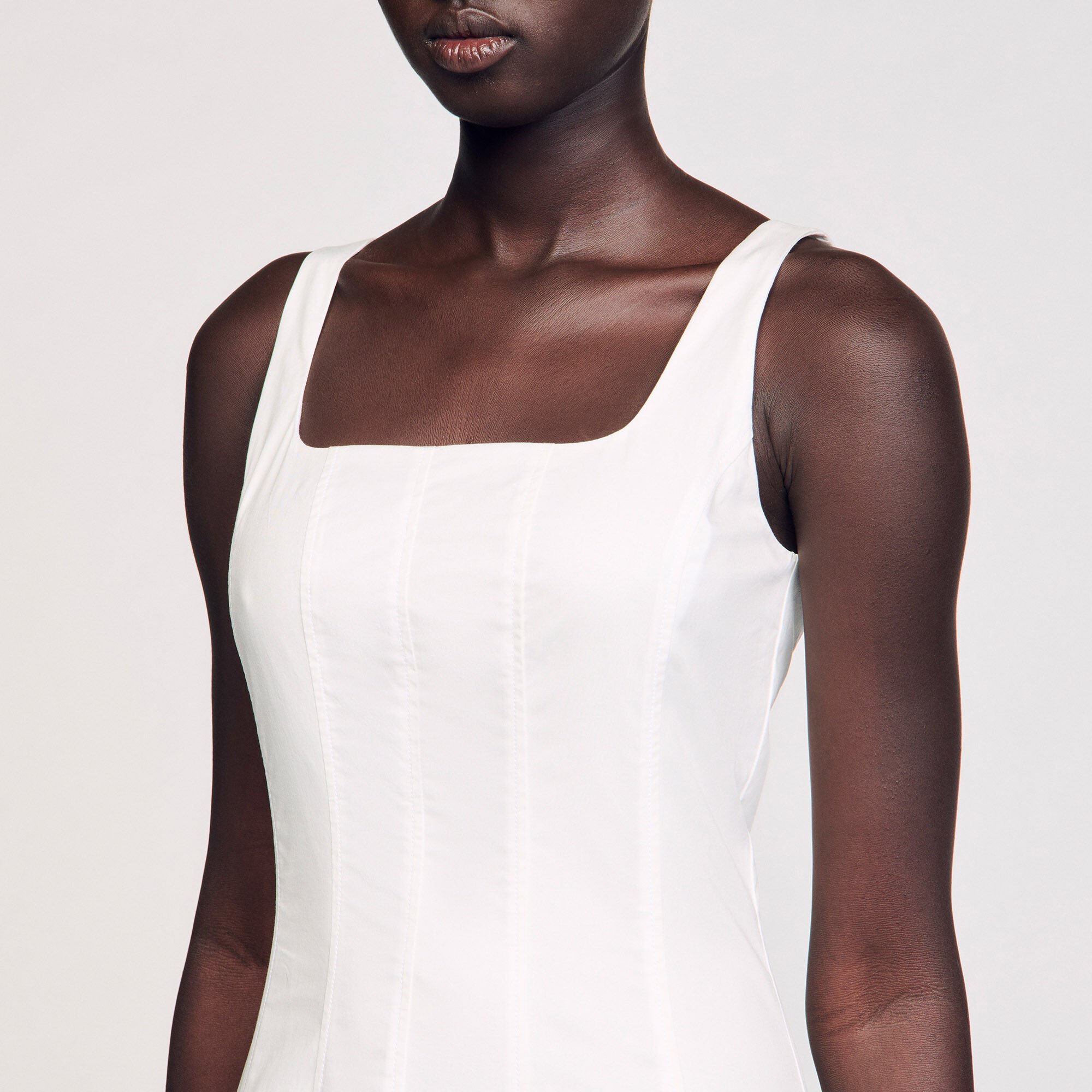 Langes ausgestelltes Kleid