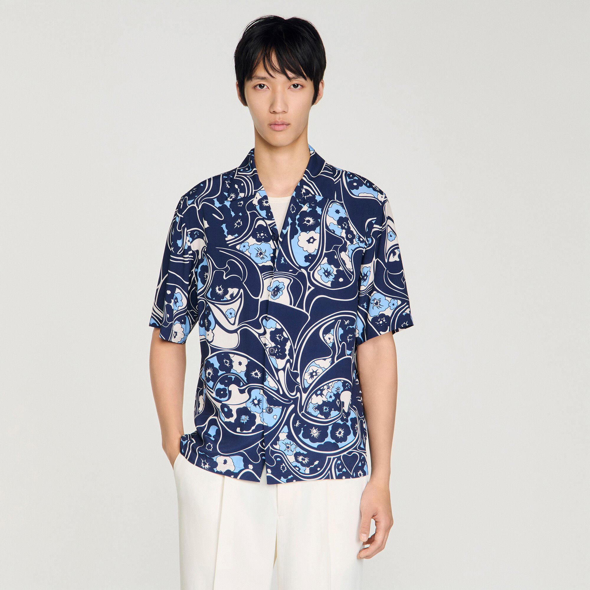 Bedrucktes Hemd mit Haifisch-Kragen