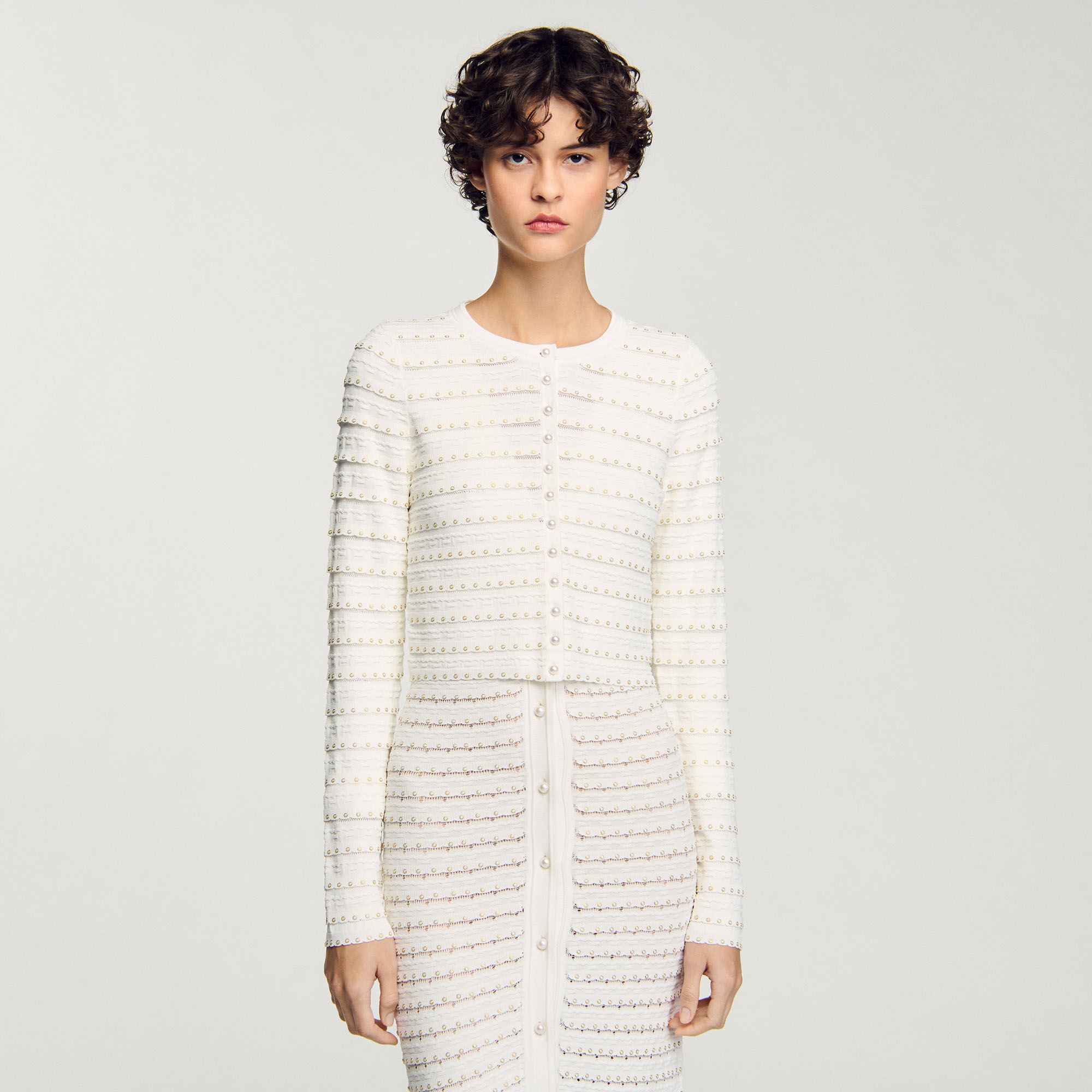 Kurzer Cardigan mit Perlen