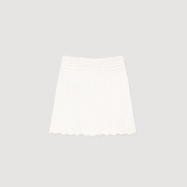 Kurzer Strickrock mit Perlenbesatz