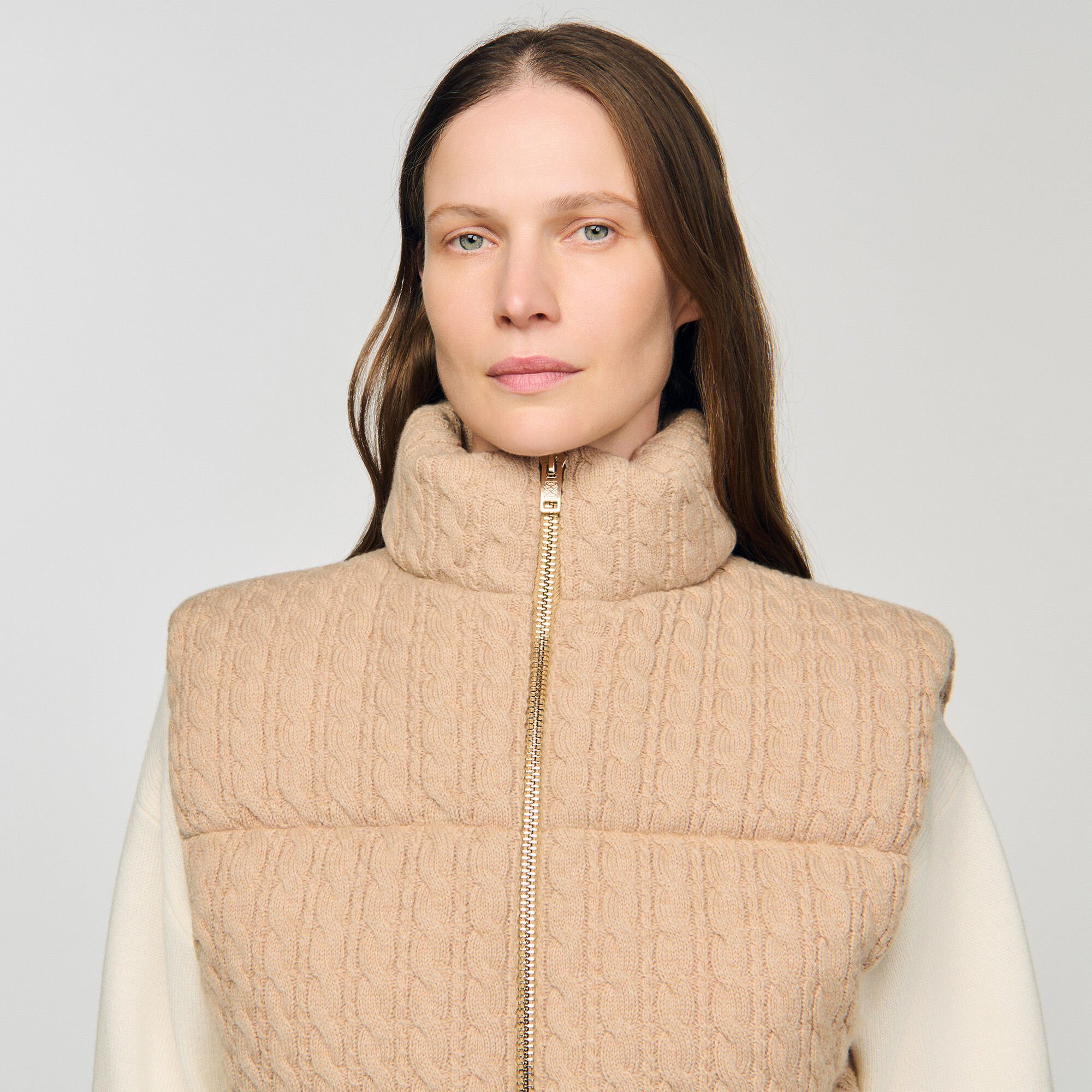 Kurze ärmellose Daunenjacke aus Wolle