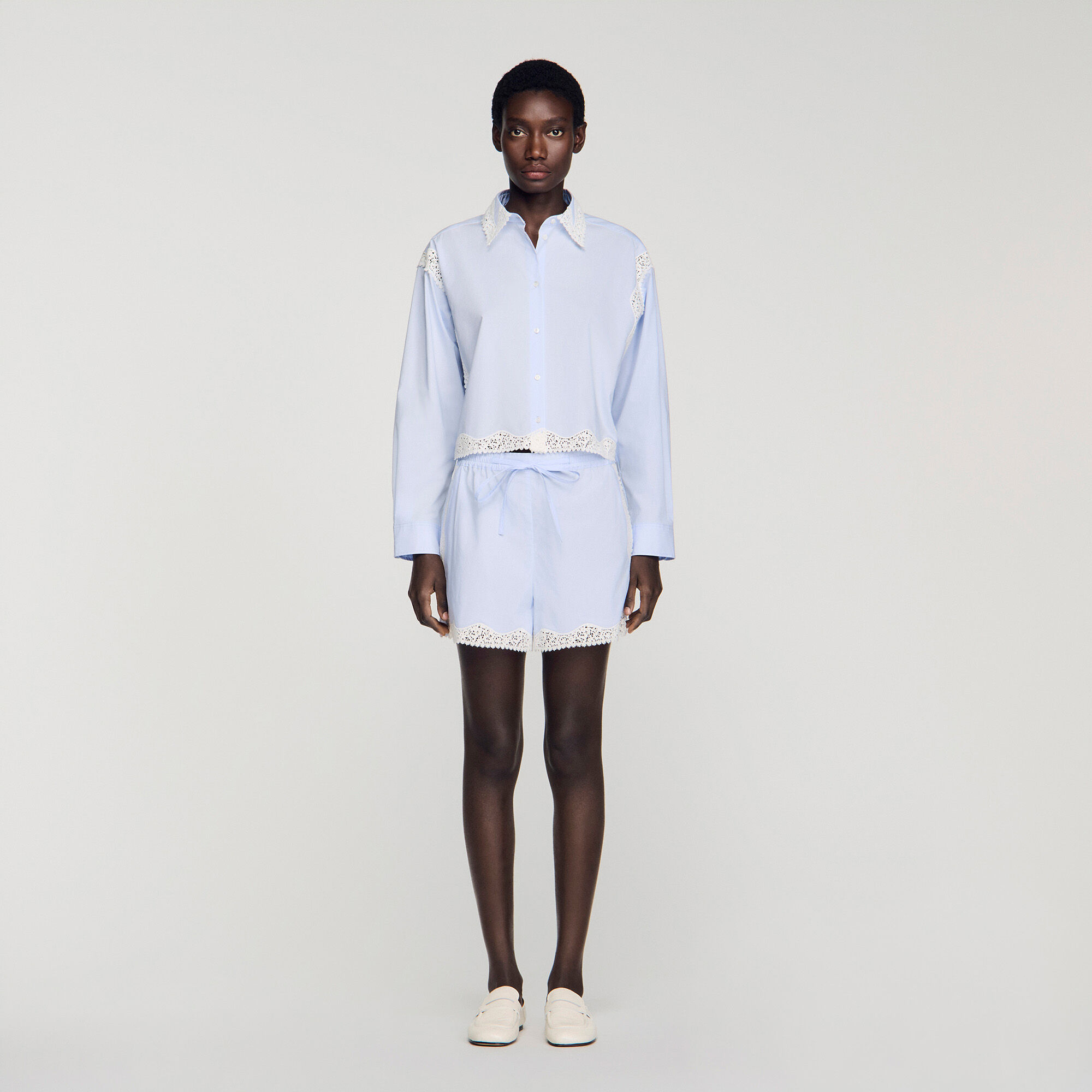 Hemd mit Spitzendetails