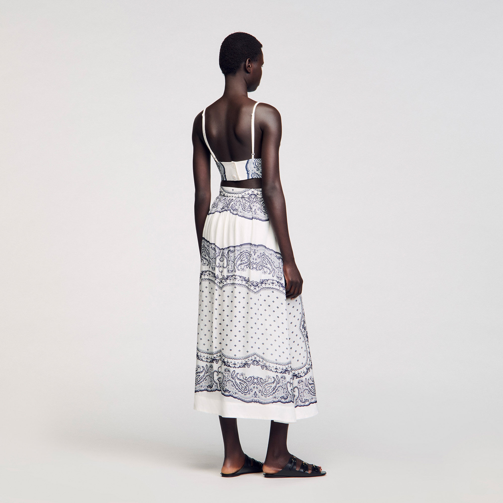 Kurzes Top mit Bandana-Print