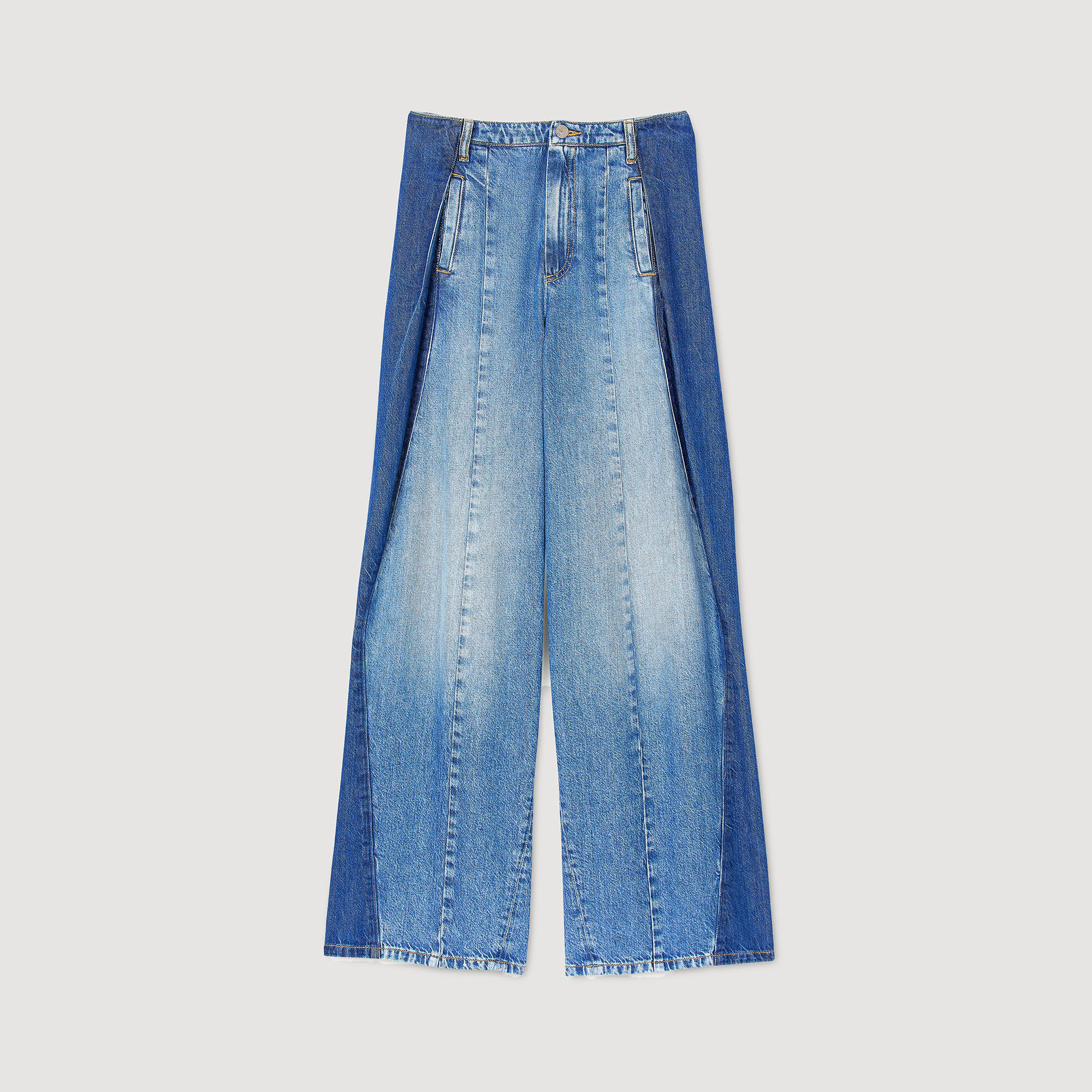 Jeans mit kontrastierenden Einsätzen