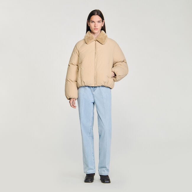 Daunenjacke mit Fellkragen